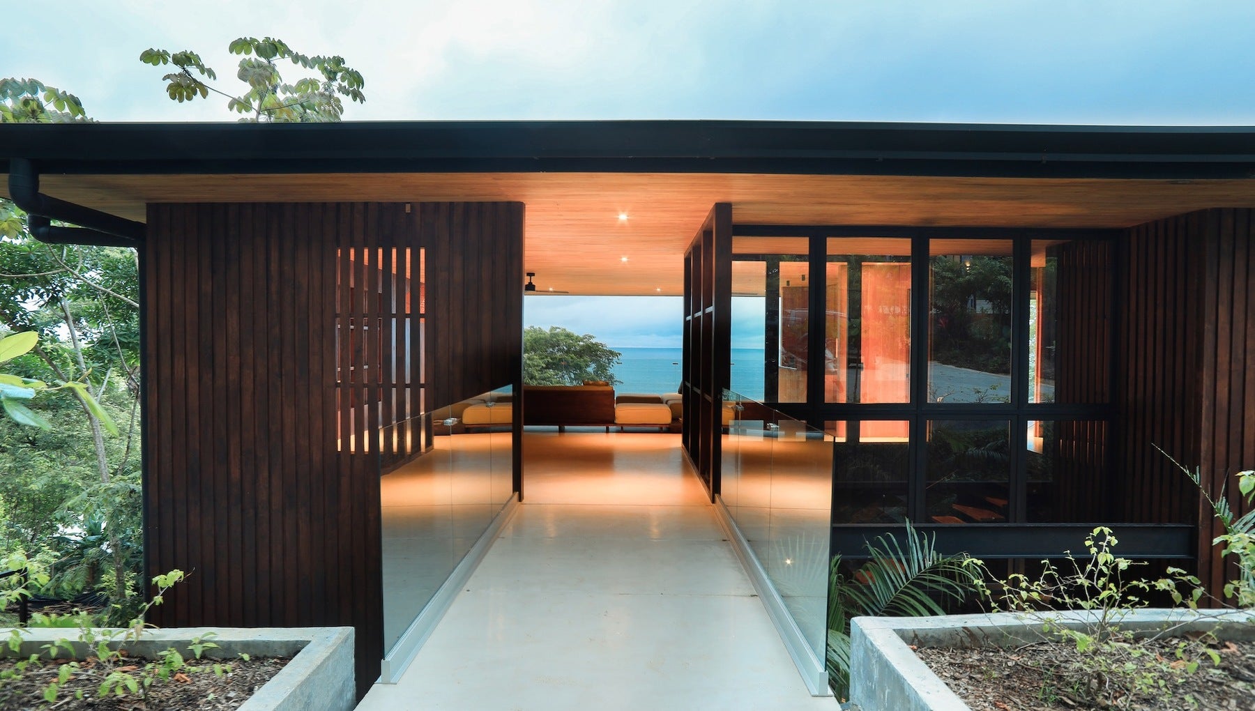 Luxury Villa with Panoramic Ocean Views — photo 8 of 19