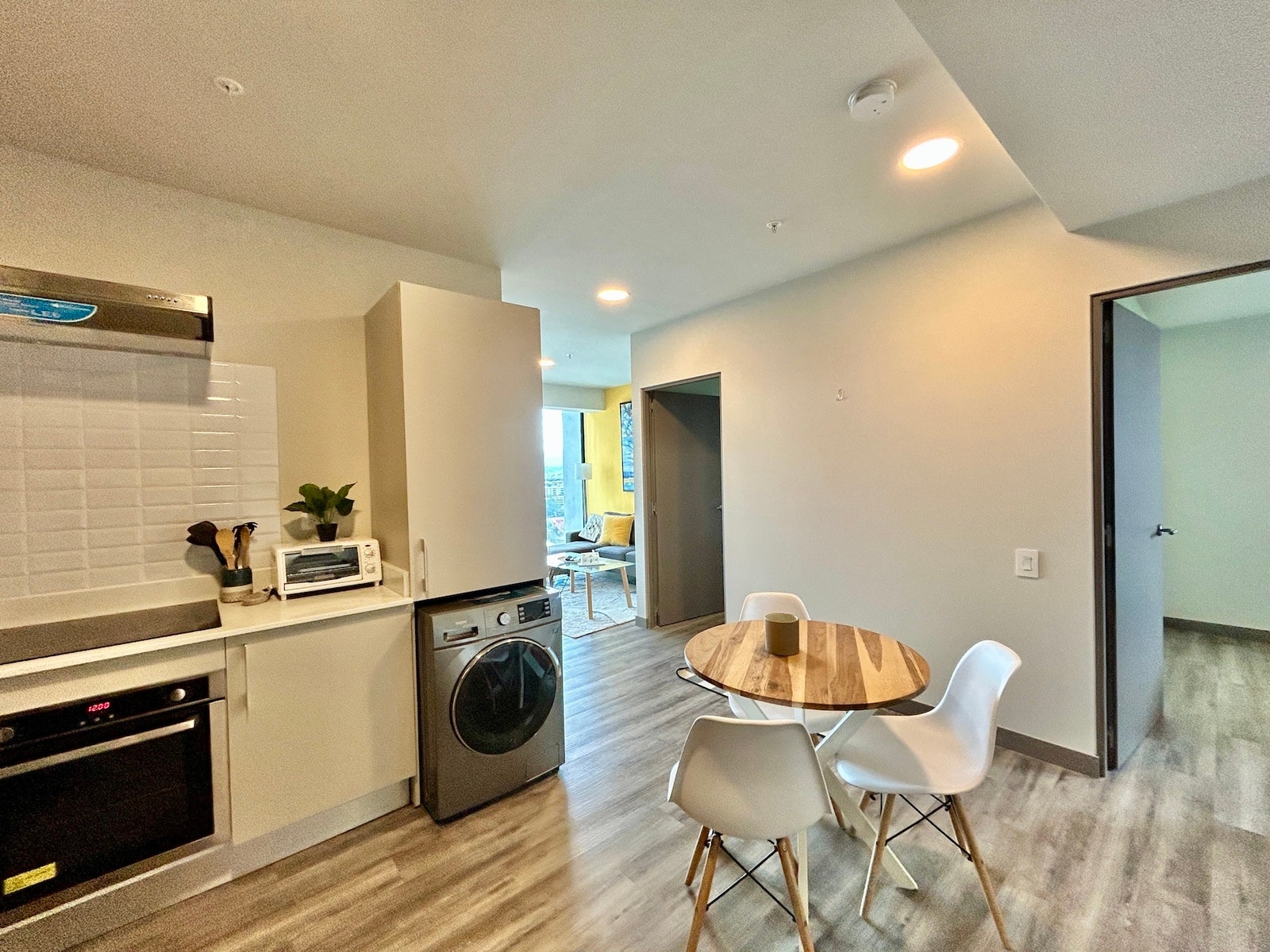 Stylish Modern Apartment — photo 3 of 19