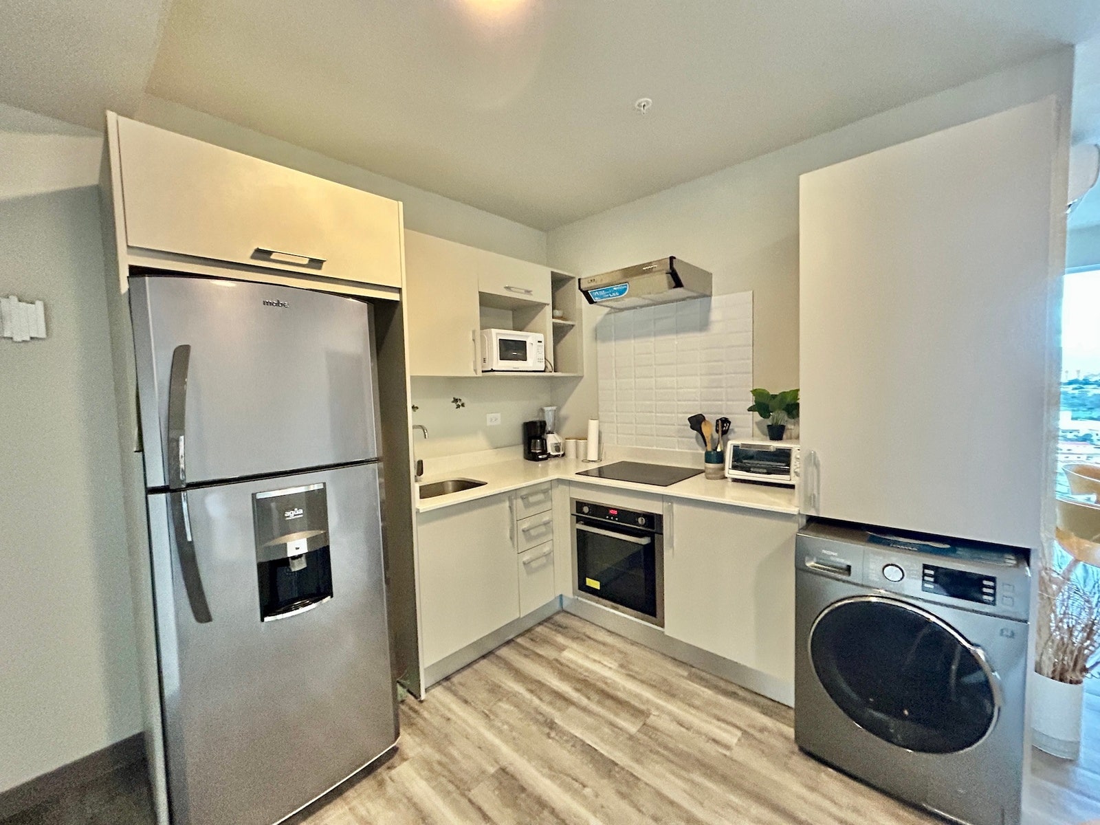 Stylish Modern Apartment — photo 4 of 19
