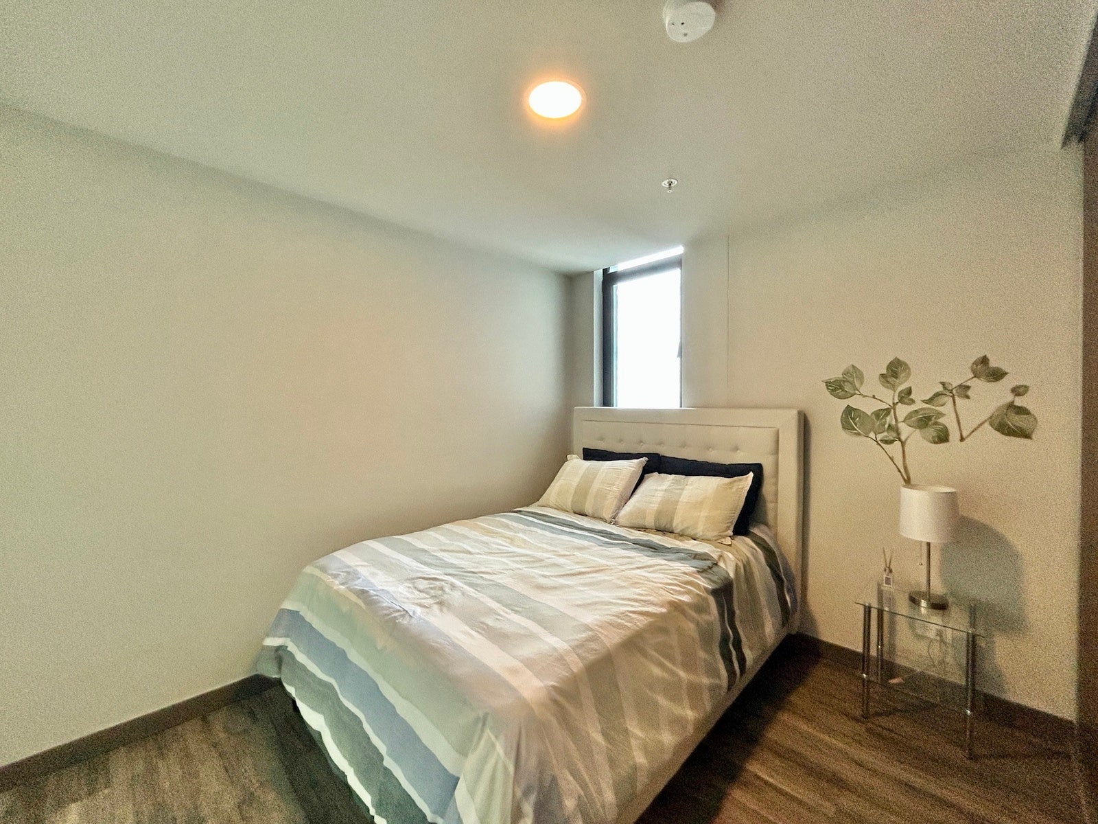 Stylish Modern Apartment — photo 7 of 19
