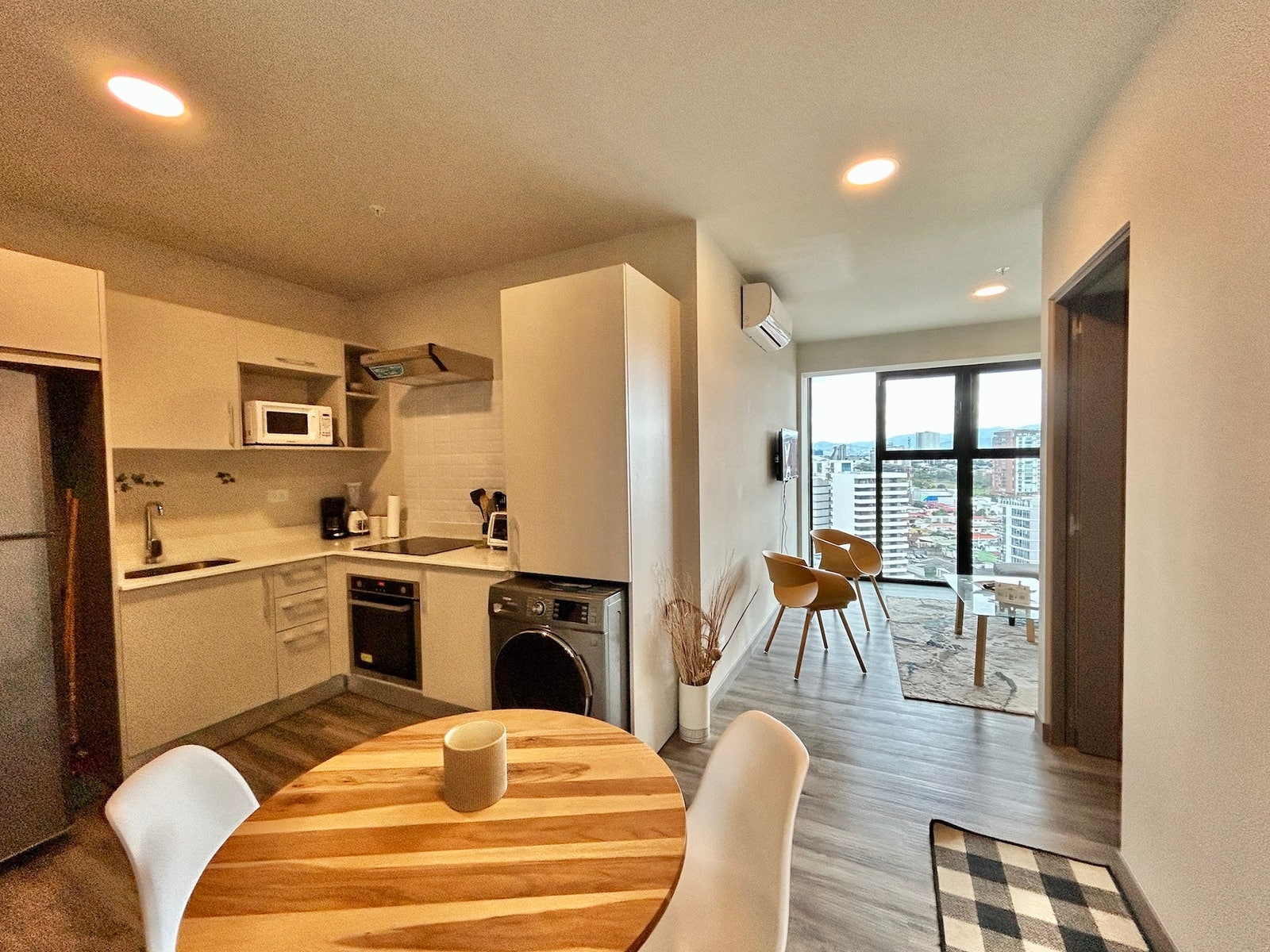 Stylish Modern Apartment — photo 2 of 19