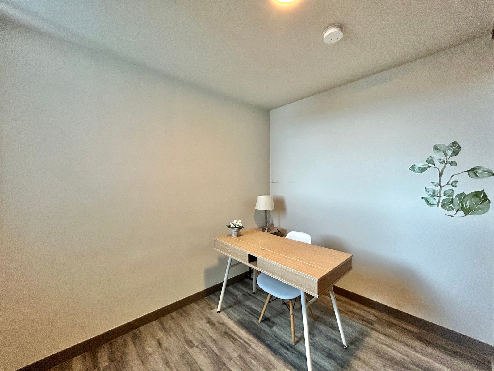 Stylish Modern Apartment — photo 8 of 19