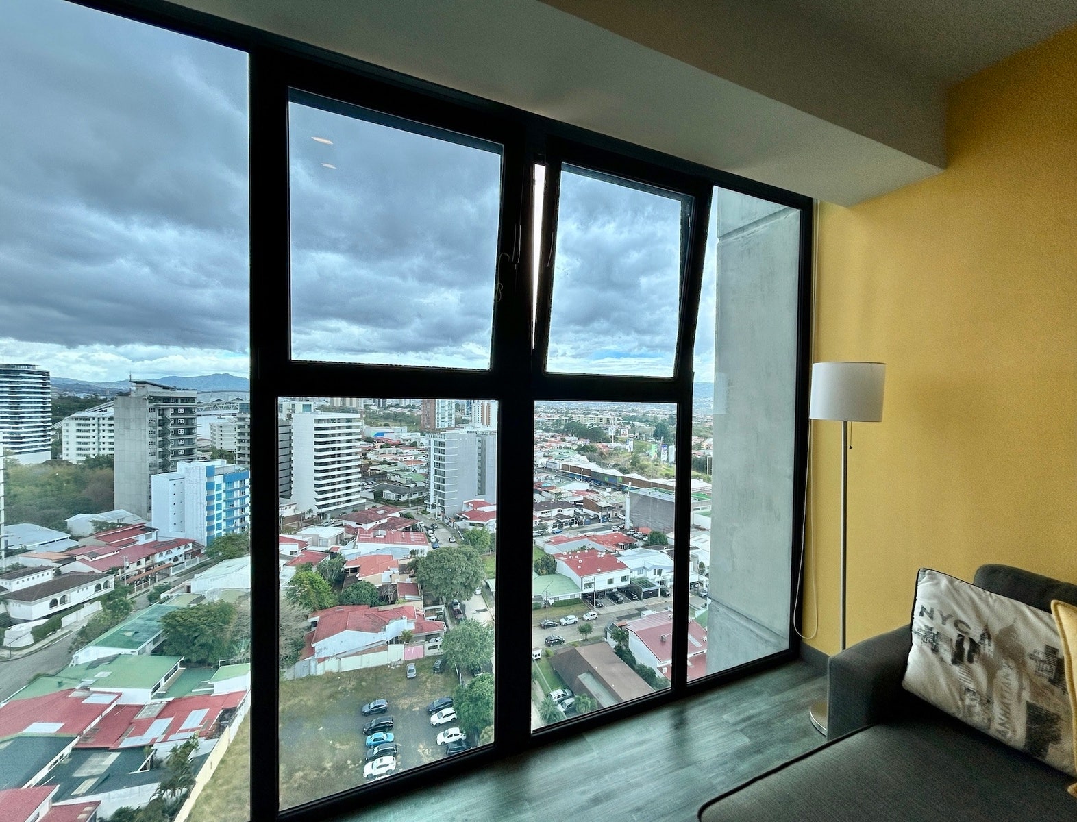 Stylish Modern Apartment — photo 12 of 19