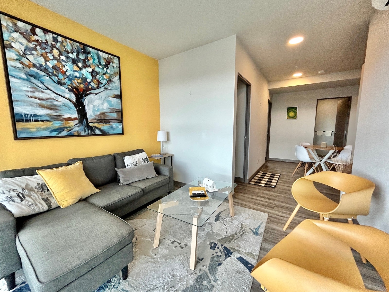 Stylish Modern Apartment — photo 14 of 19