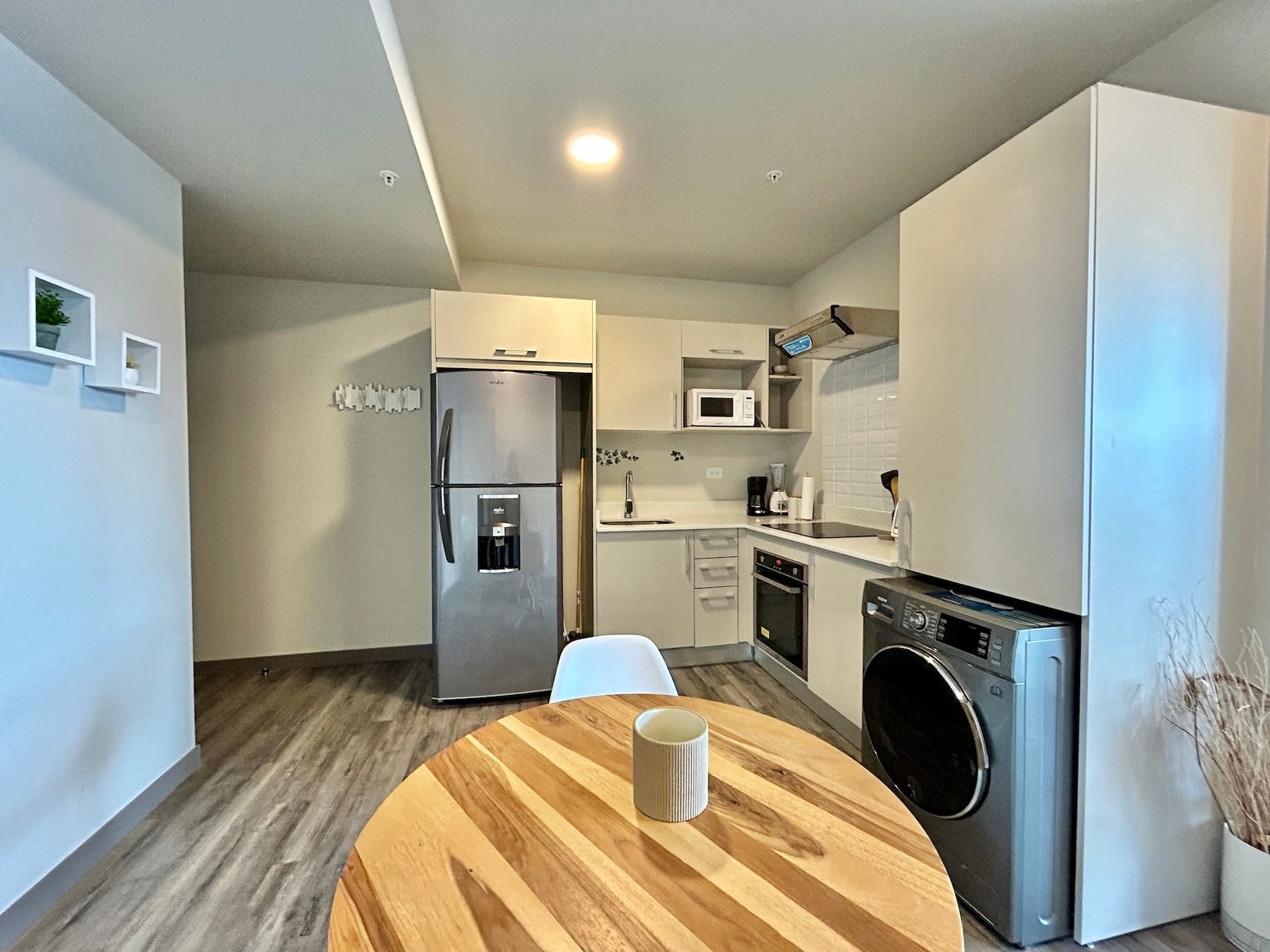 Stylish Modern Apartment — photo 6 of 19