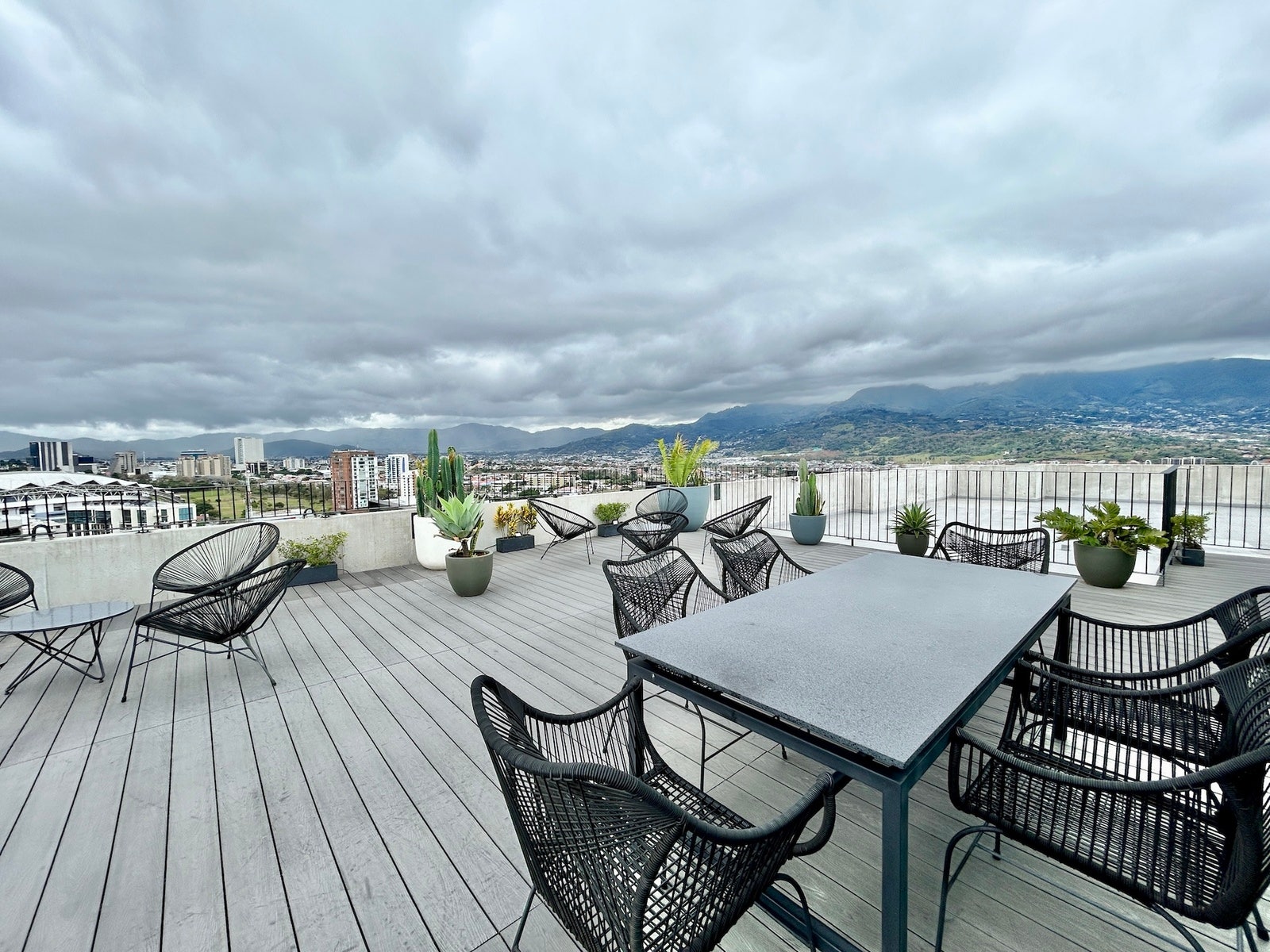 Stylish Modern Apartment — photo 15 of 19