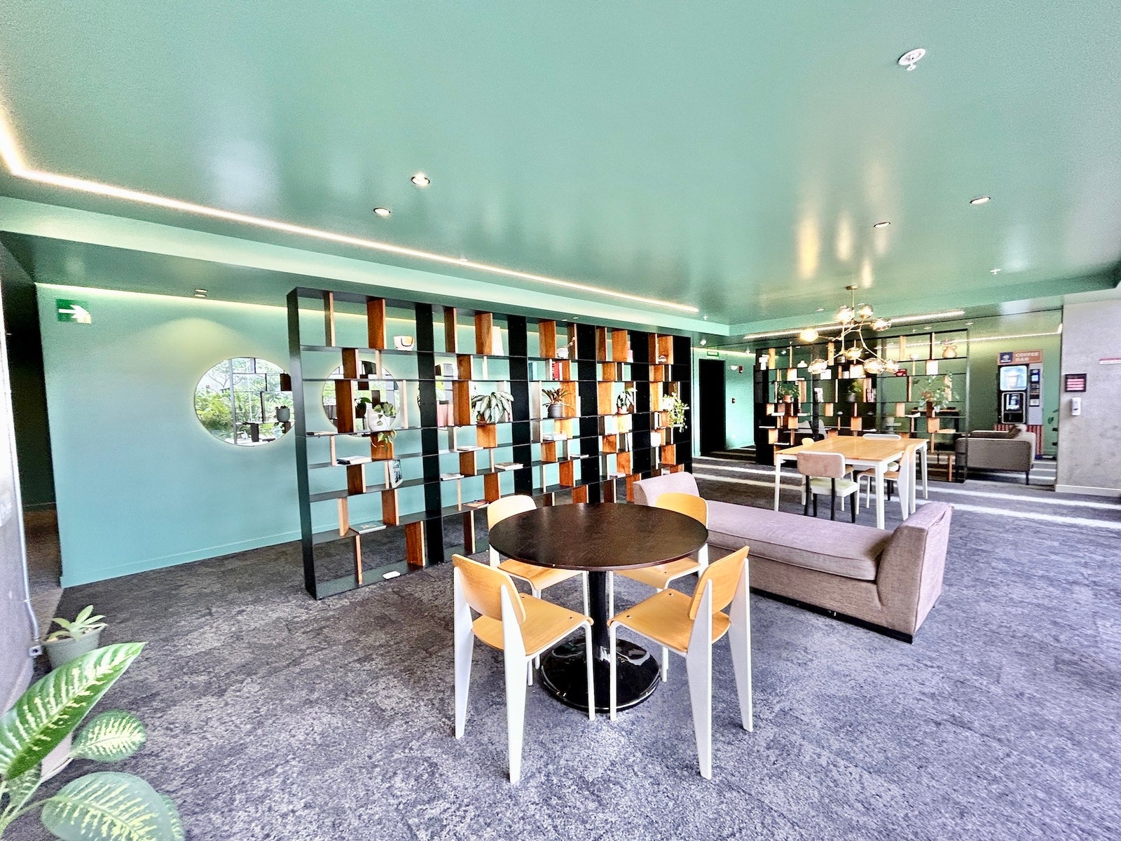 Stylish Modern Apartment — photo 17 of 19