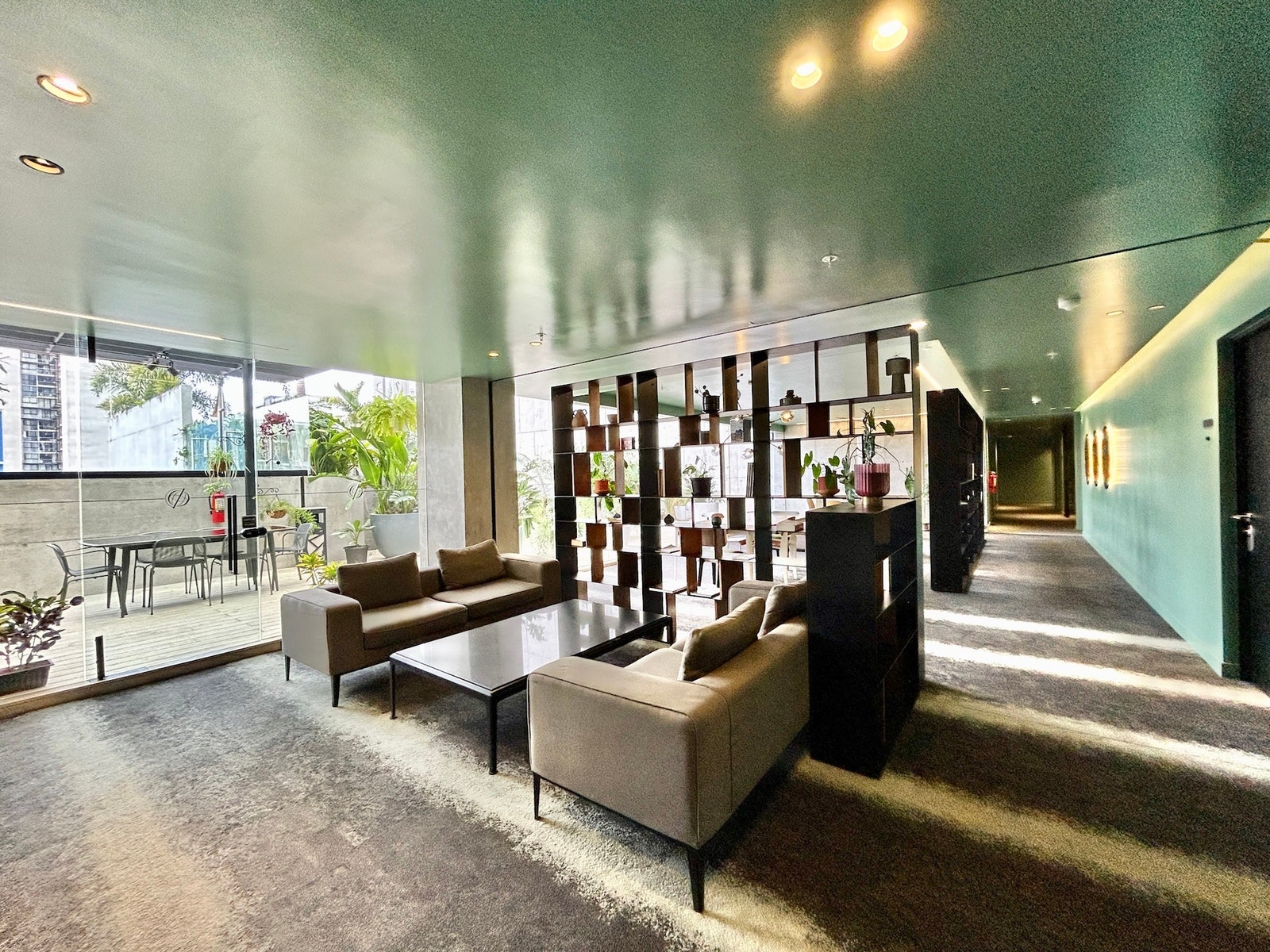 Stylish Modern Apartment — photo 18 of 19
