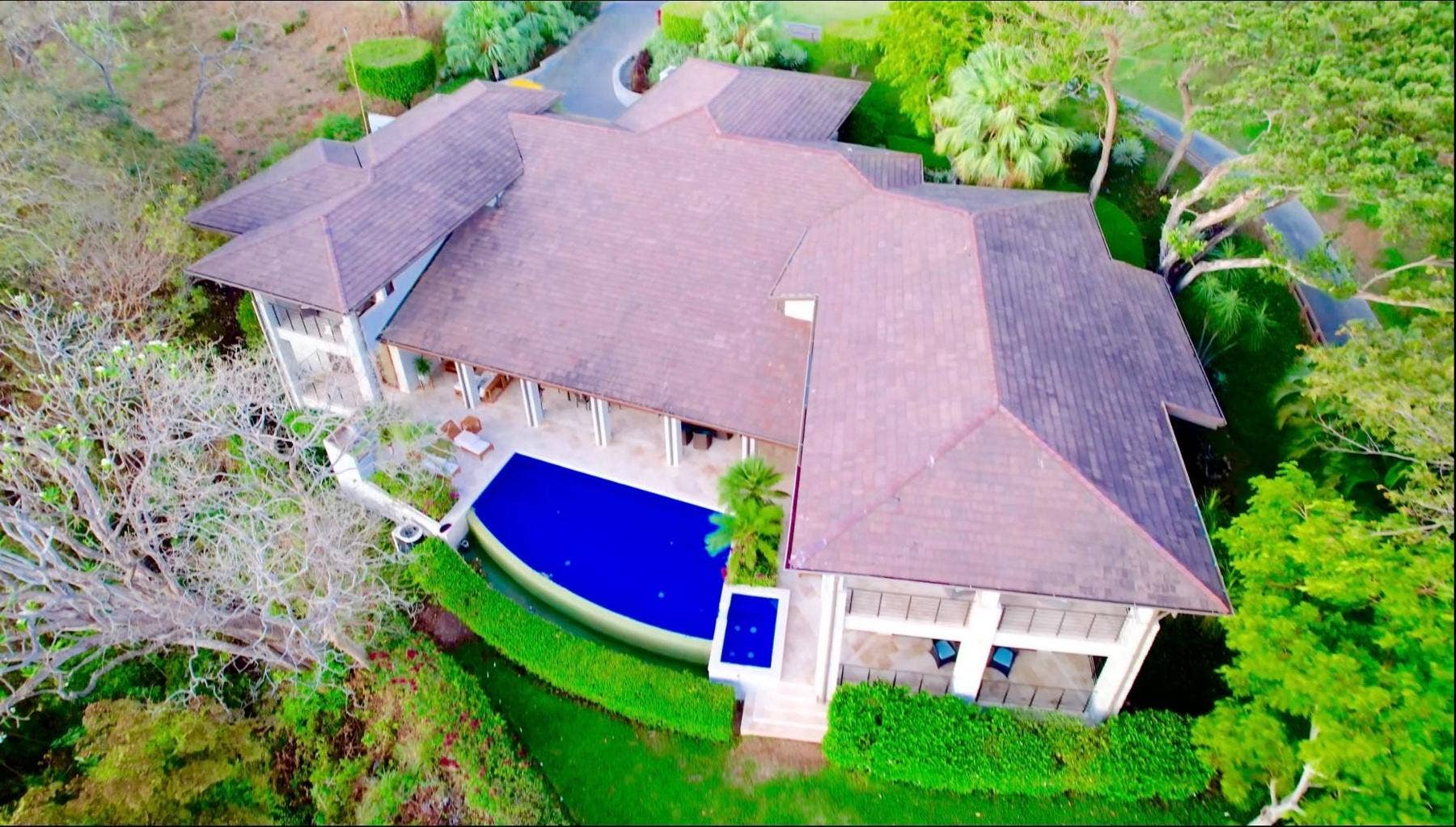 Modern house with pool and beautiful ocean views — photo 3 of 19