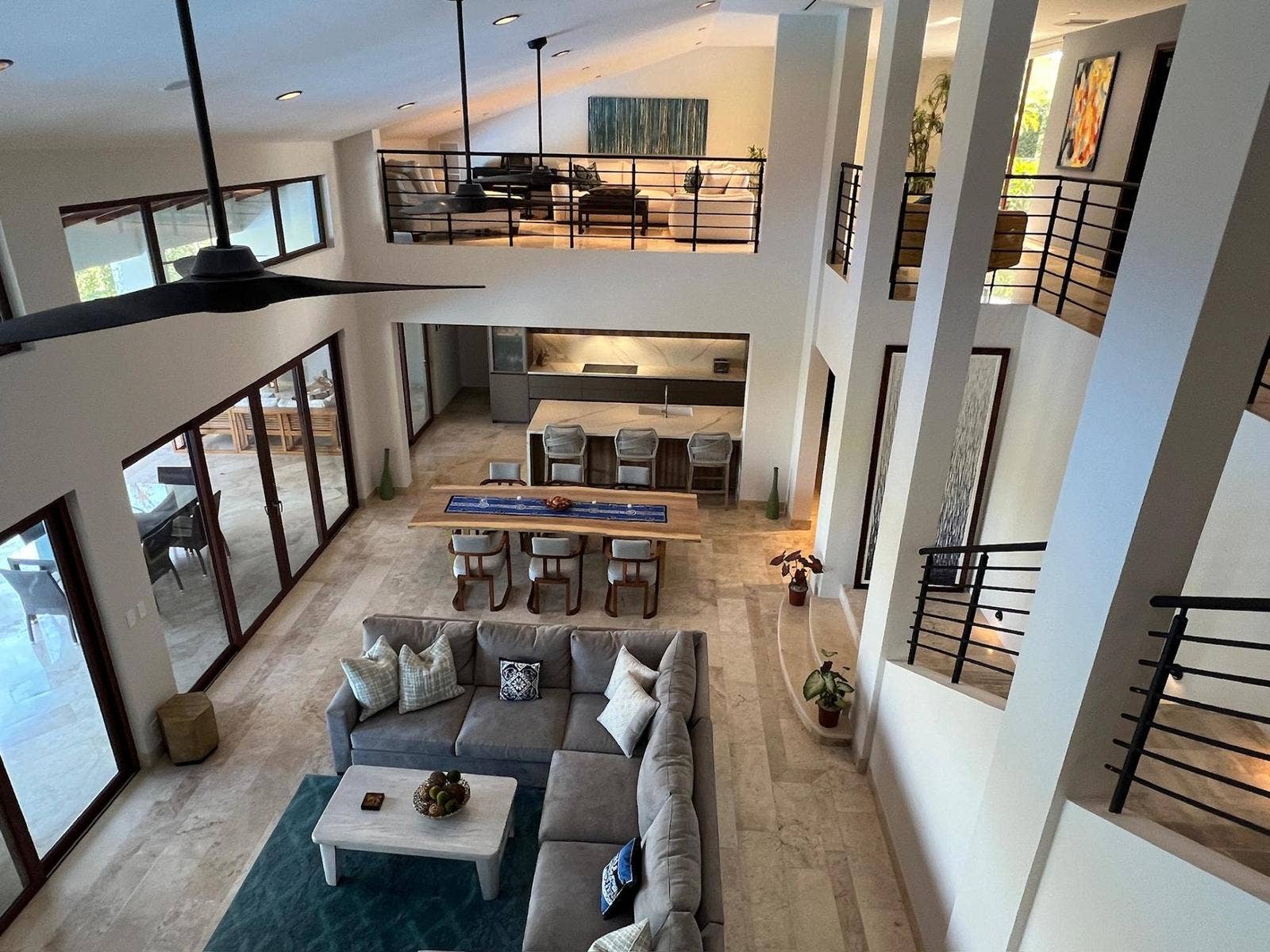 Modern house with pool and beautiful ocean views — photo 10 of 19