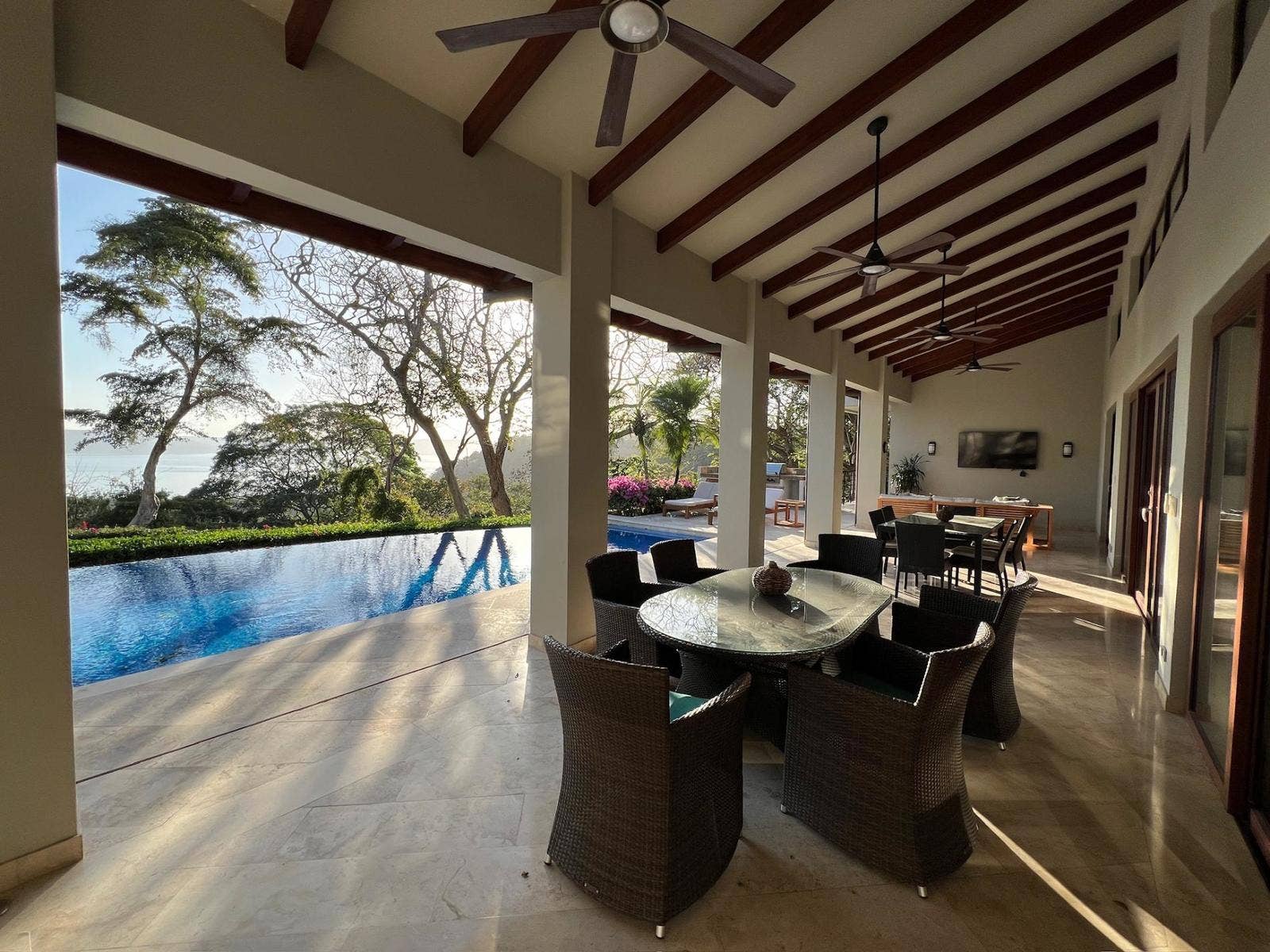 Modern house with pool and beautiful ocean views — photo 12 of 19