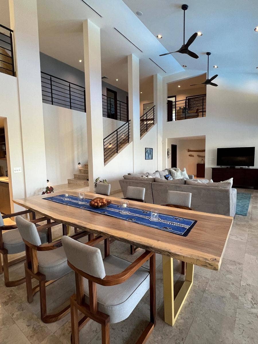 Modern house with pool and beautiful ocean views — photo 13 of 19