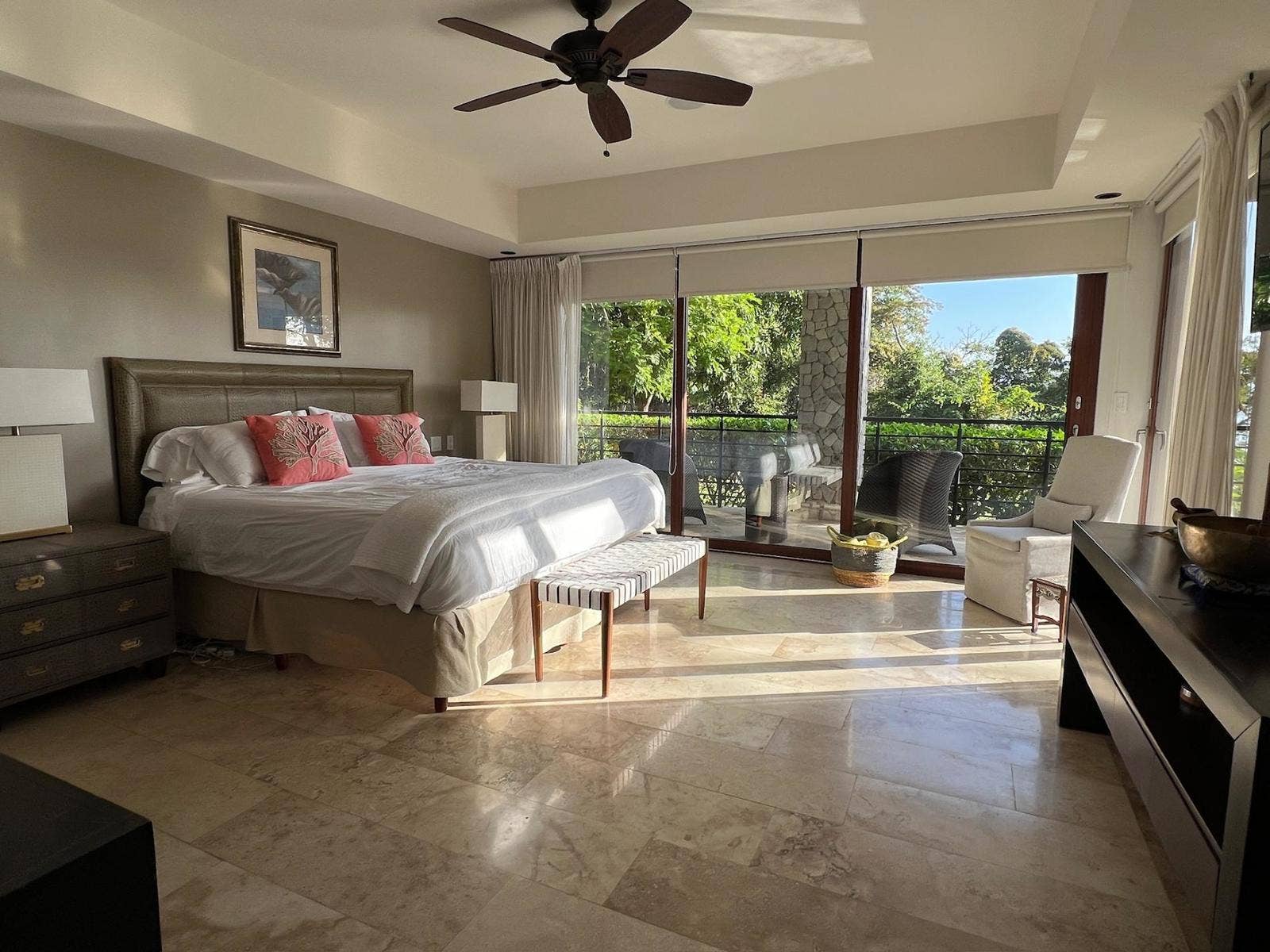 Modern house with pool and beautiful ocean views — photo 14 of 19