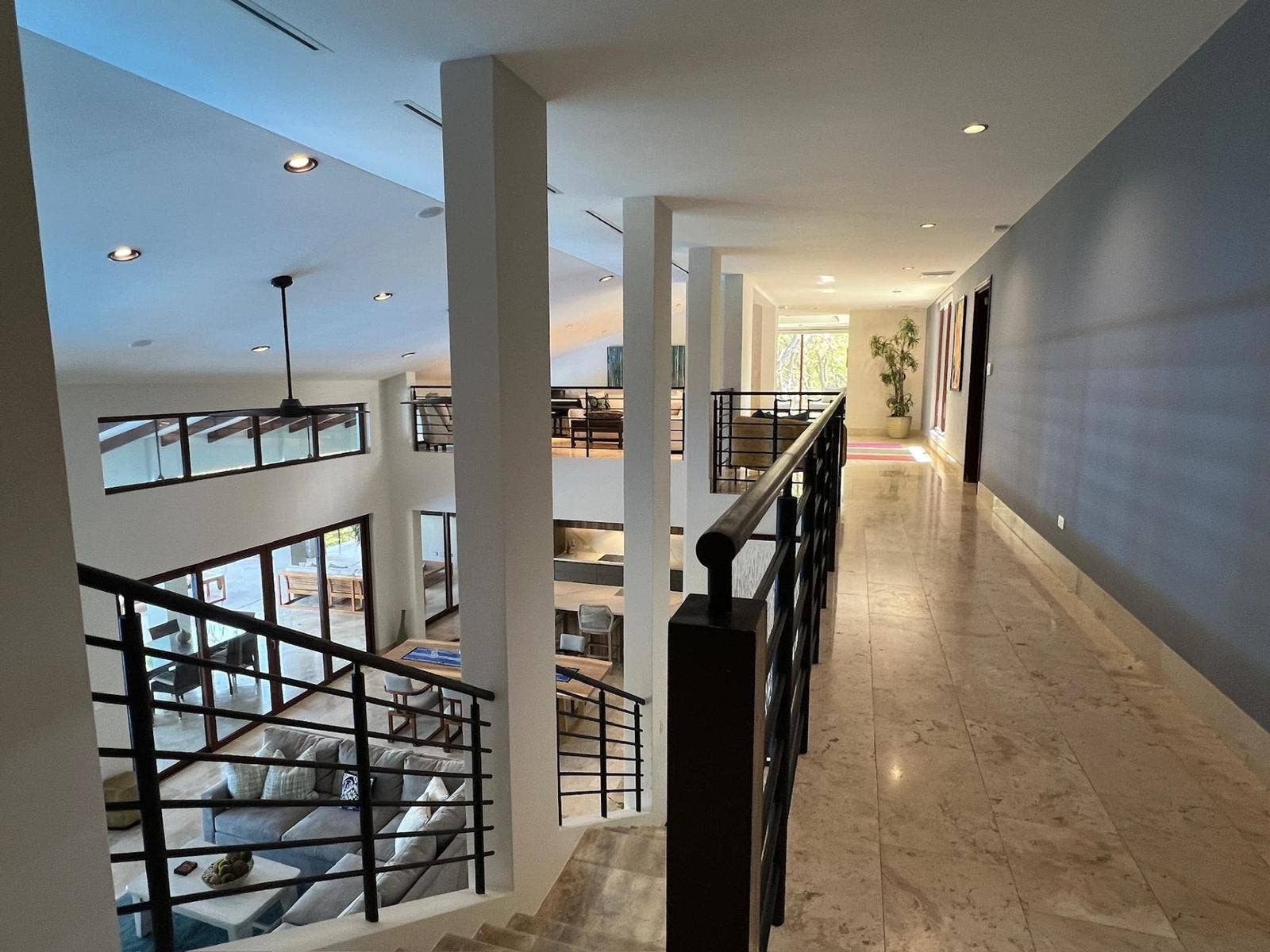 Modern house with pool and beautiful ocean views — photo 18 of 19