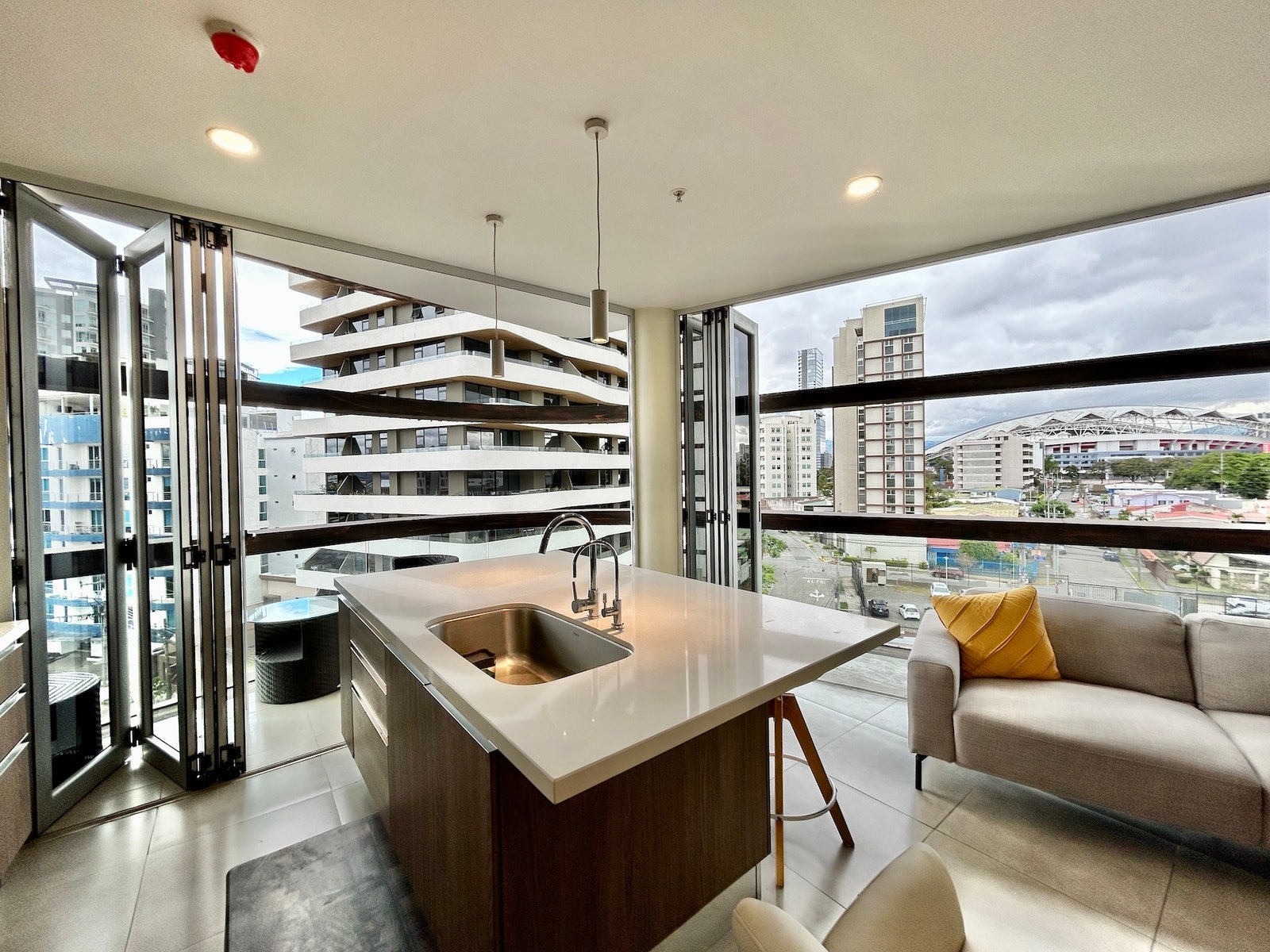 Apartment With Wrap Around Balcony — photo 4 of 19