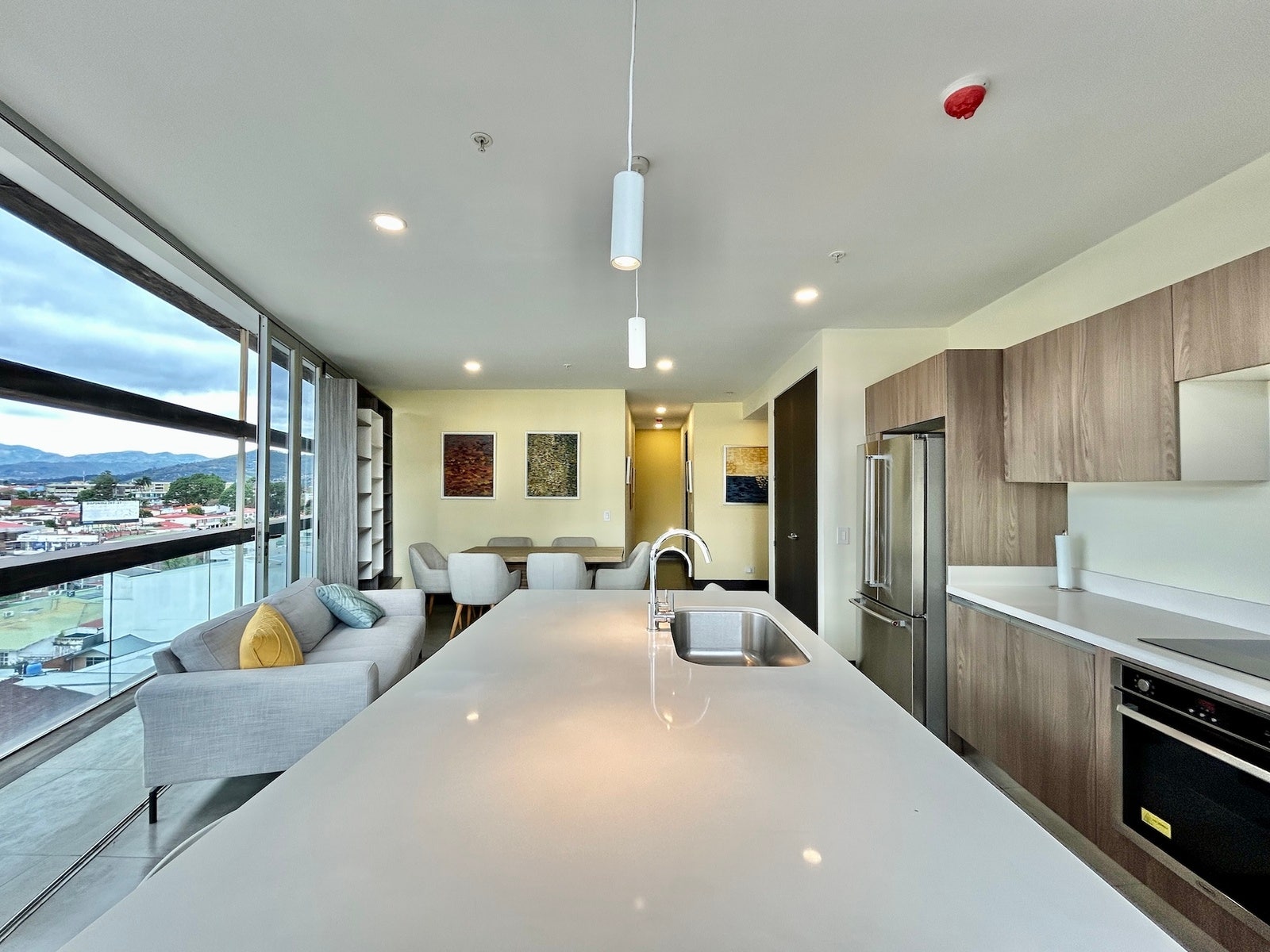 Apartment With Wrap Around Balcony — photo 5 of 19