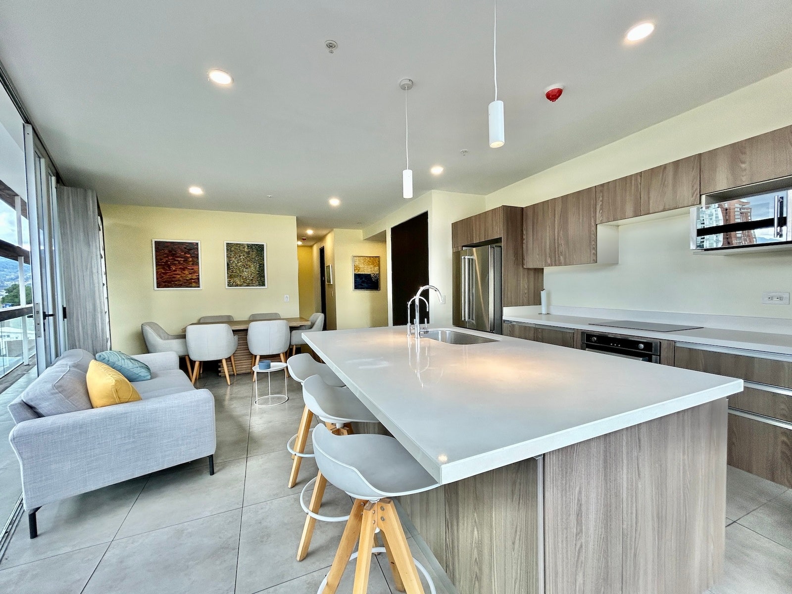 Apartment With Wrap Around Balcony — photo 6 of 19