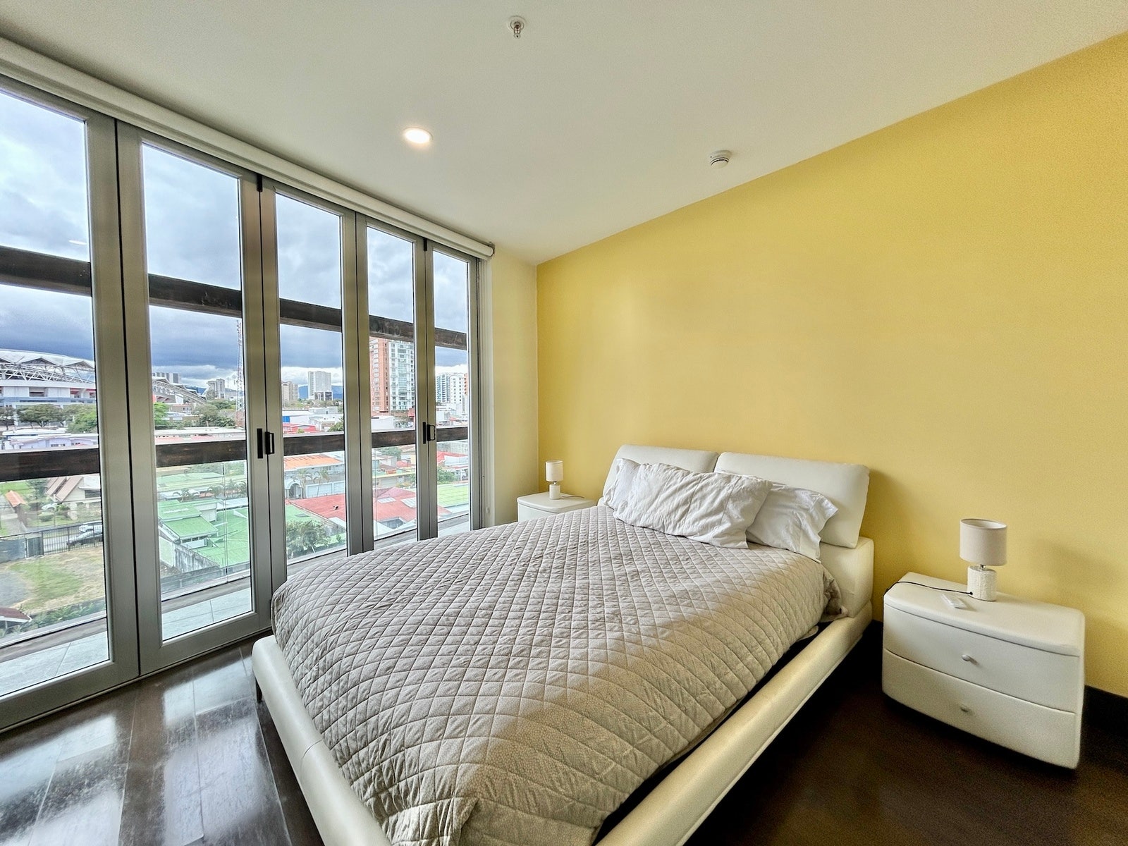 Apartment With Wrap Around Balcony — photo 14 of 19