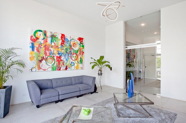 Apartment With Wrap Around Balcony — photo 2 of 19