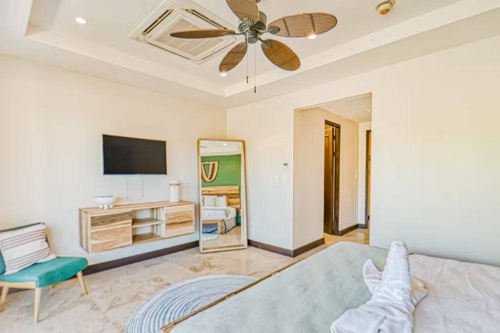 Exclusive Beach Property — photo 12 of 19
