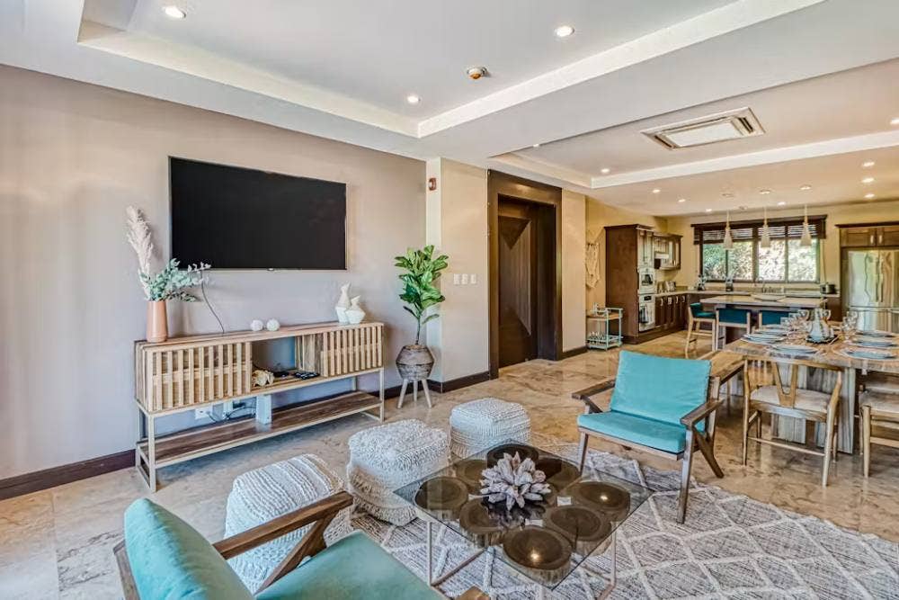 Exclusive Beach Property — photo 10 of 19