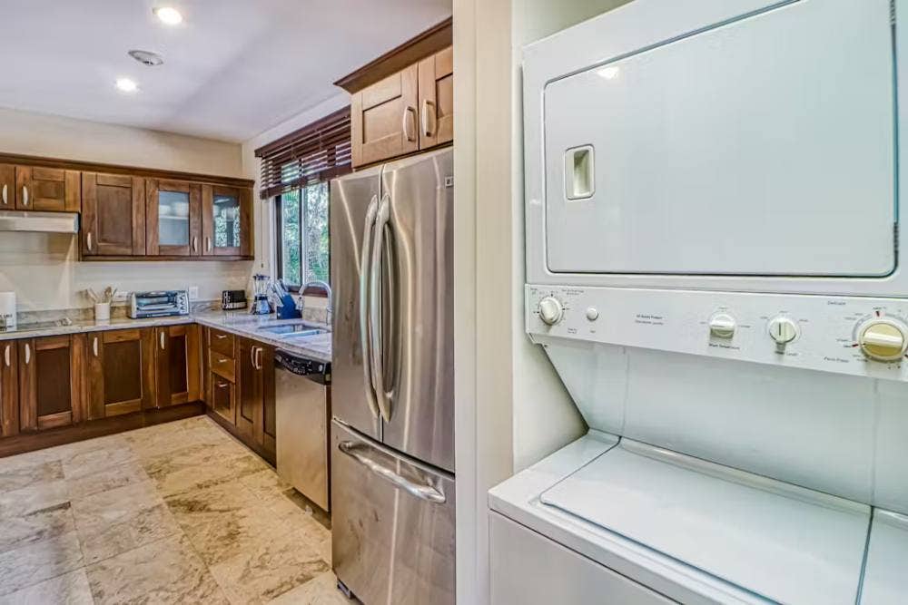 Exclusive Beach Property — photo 4 of 19