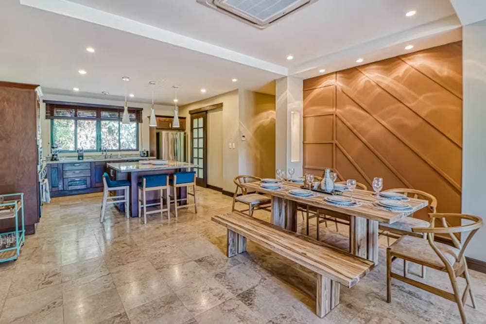 Exclusive Beach Property — photo 7 of 19