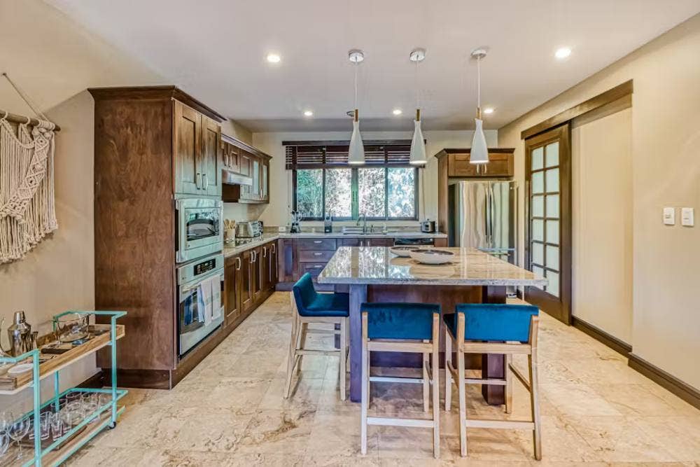 Exclusive Beach Property — photo 6 of 19