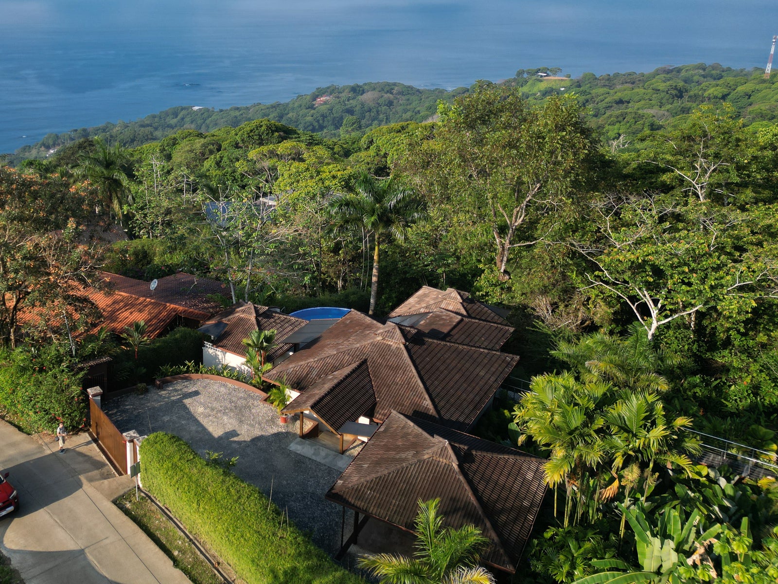 Lavish Estate With Ocean Views — photo 17 of 19