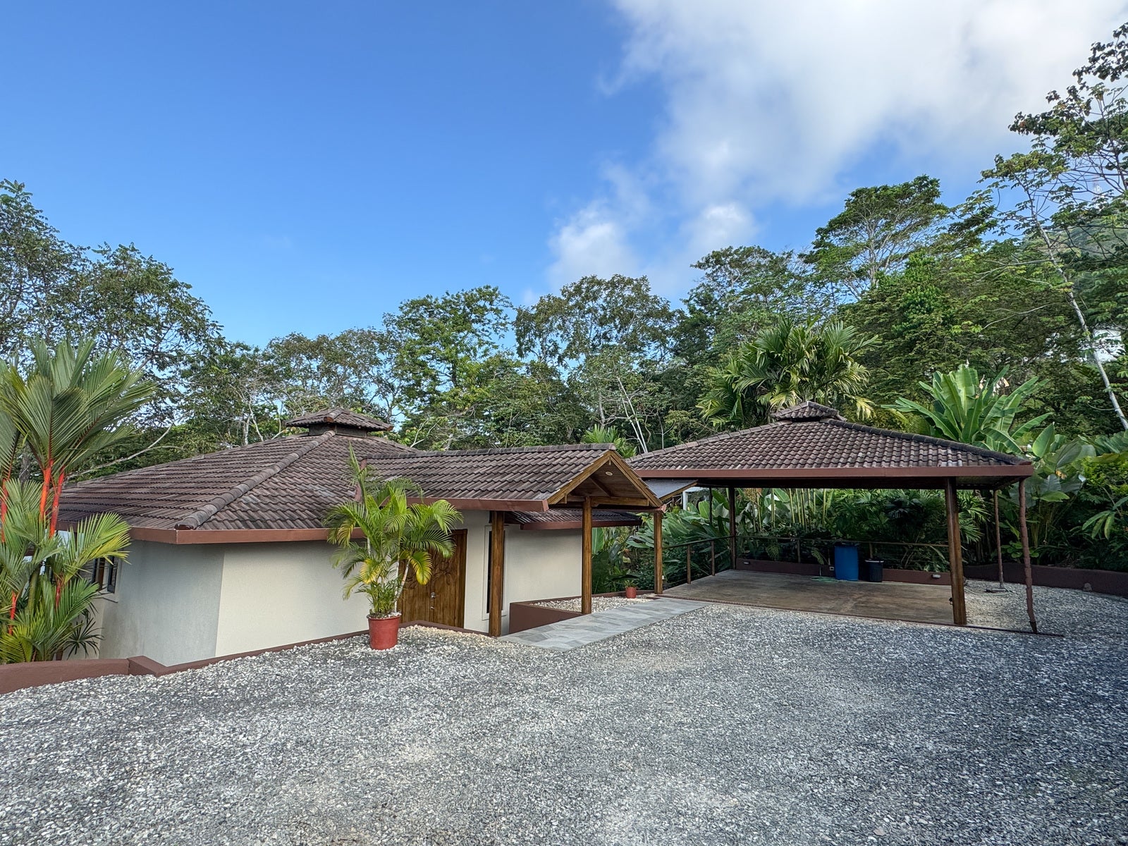Lavish Estate With Ocean Views — photo 19 of 19