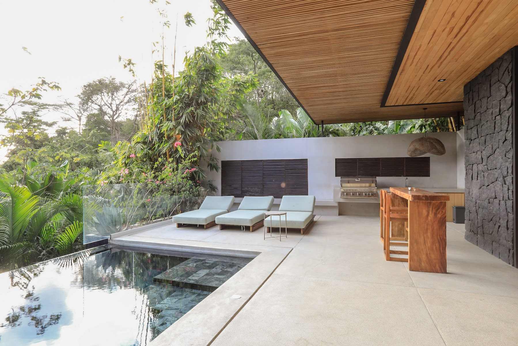 Contemporary Villa and Guest house with Expansive Ocean Views — photo 16 of 19