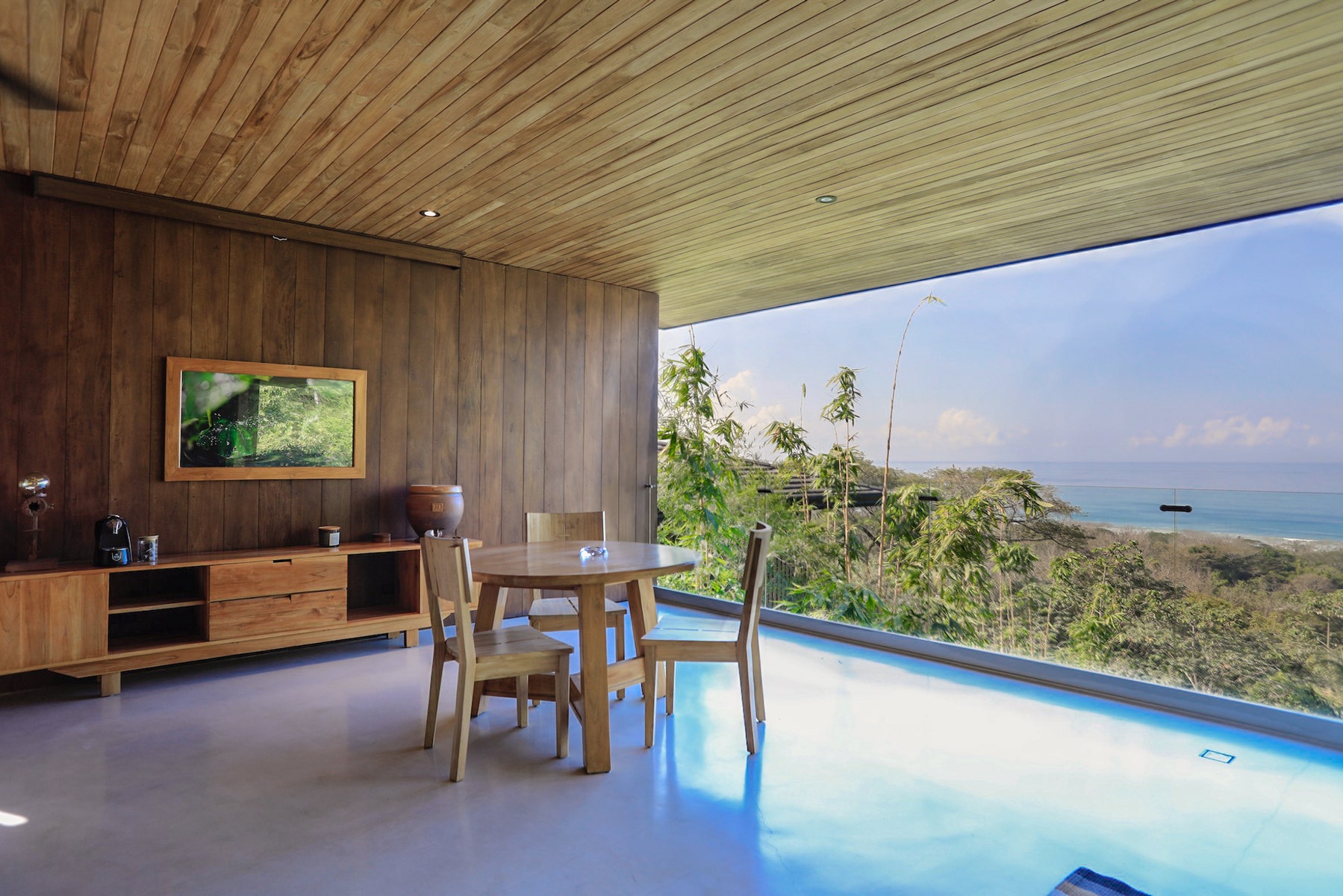 Contemporary Villa and Guest house with Expansive Ocean Views — photo 2 of 19