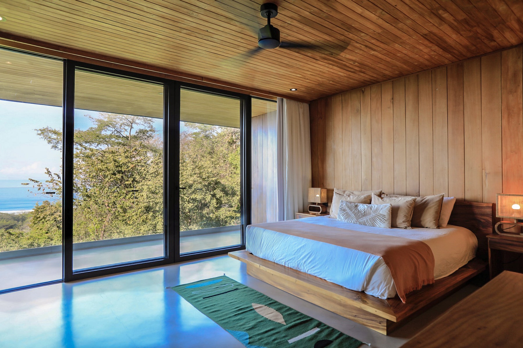 Contemporary Villa and Guest house with Expansive Ocean Views — photo 5 of 19