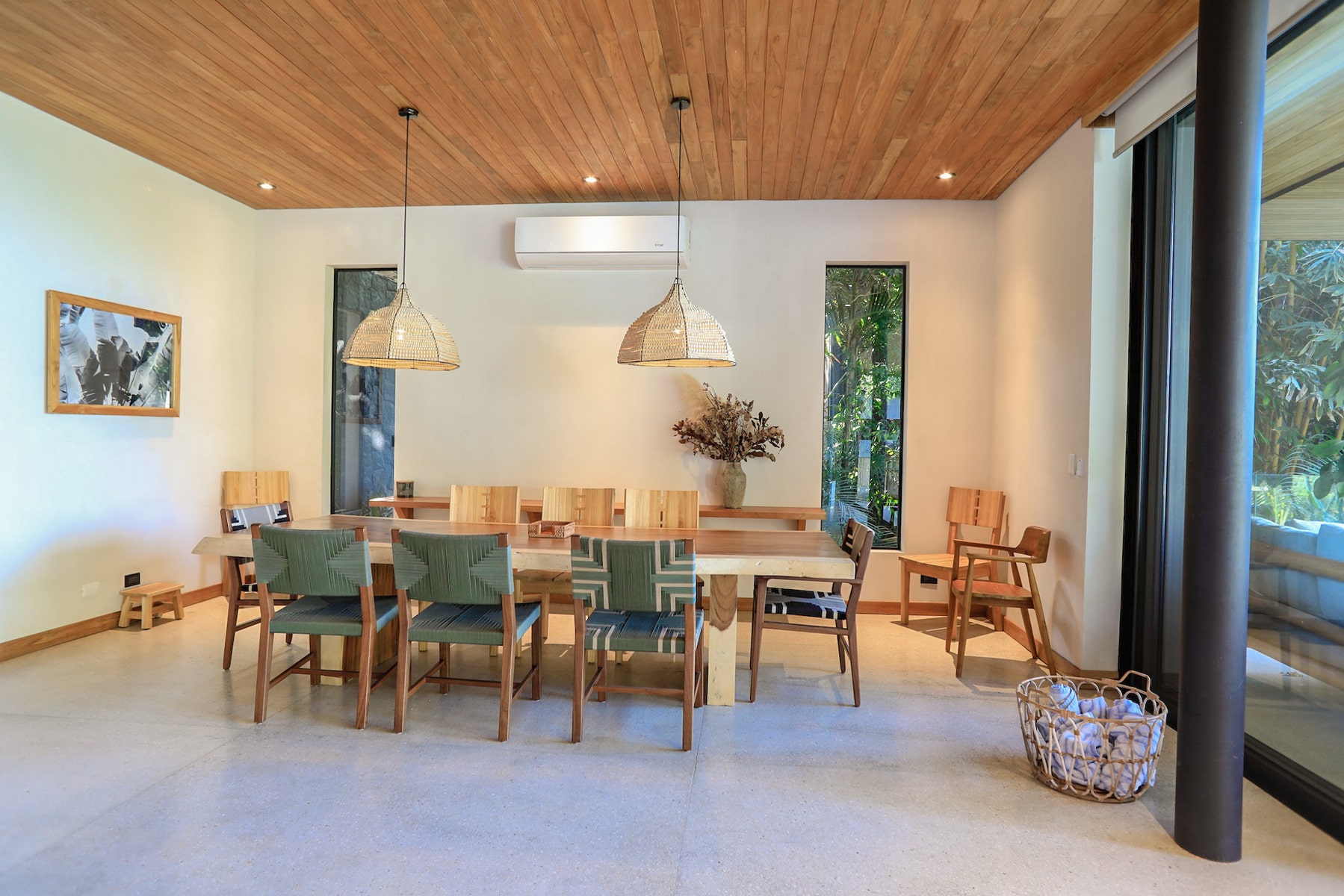Contemporary Villa and Guest house with Expansive Ocean Views — photo 12 of 19