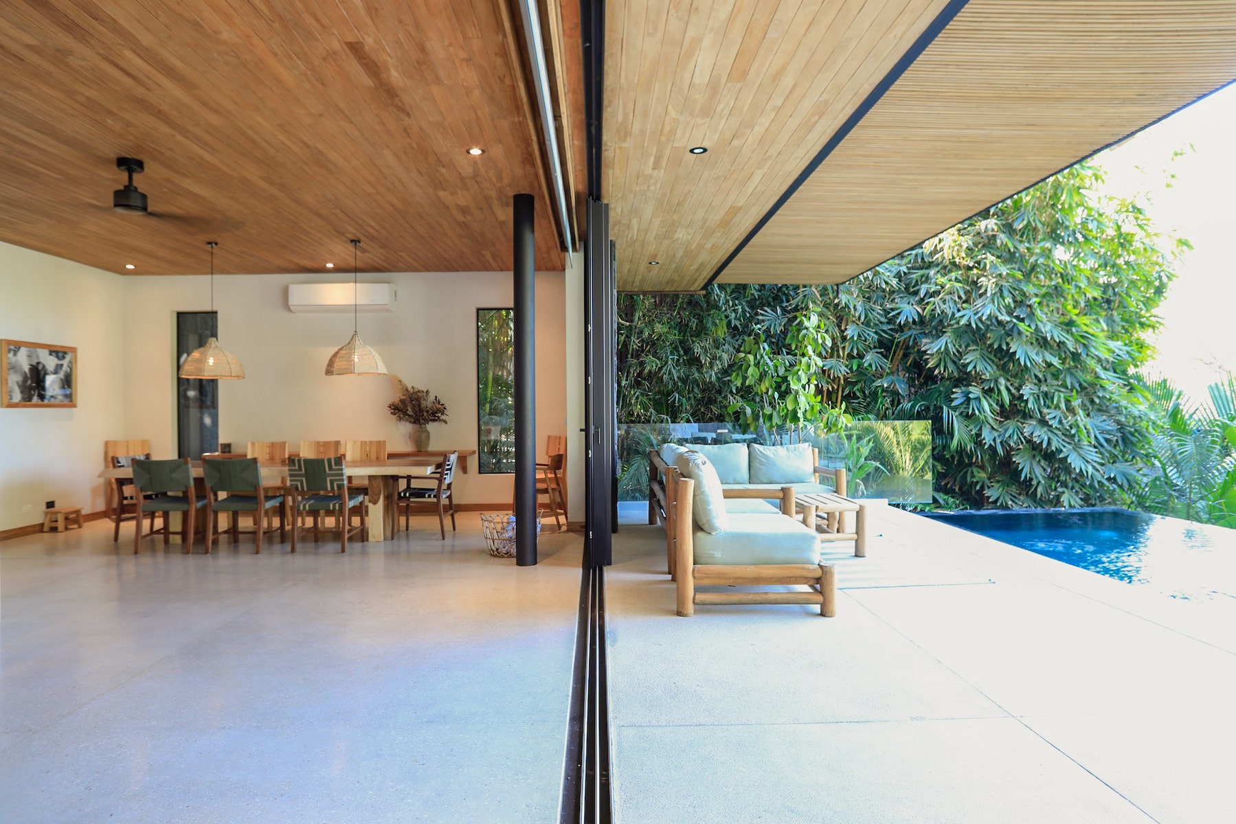 Contemporary Villa and Guest house with Expansive Ocean Views — photo 17 of 19