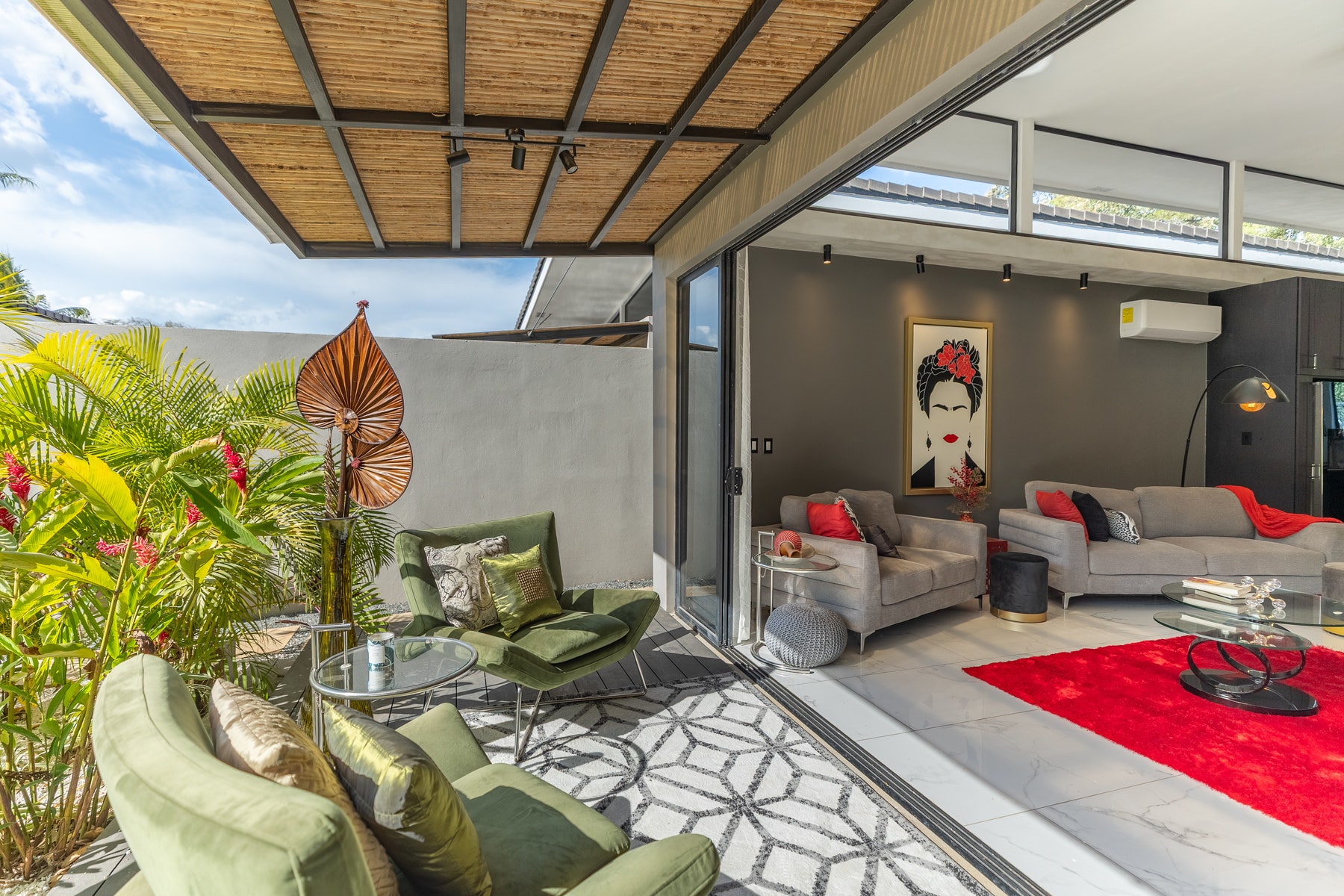 Brand New Luxury Modern Tropical Home — photo 10 of 19