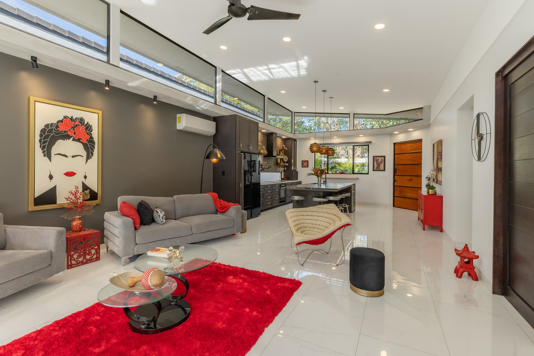Brand New Luxury Modern Tropical Home — photo 7 of 19