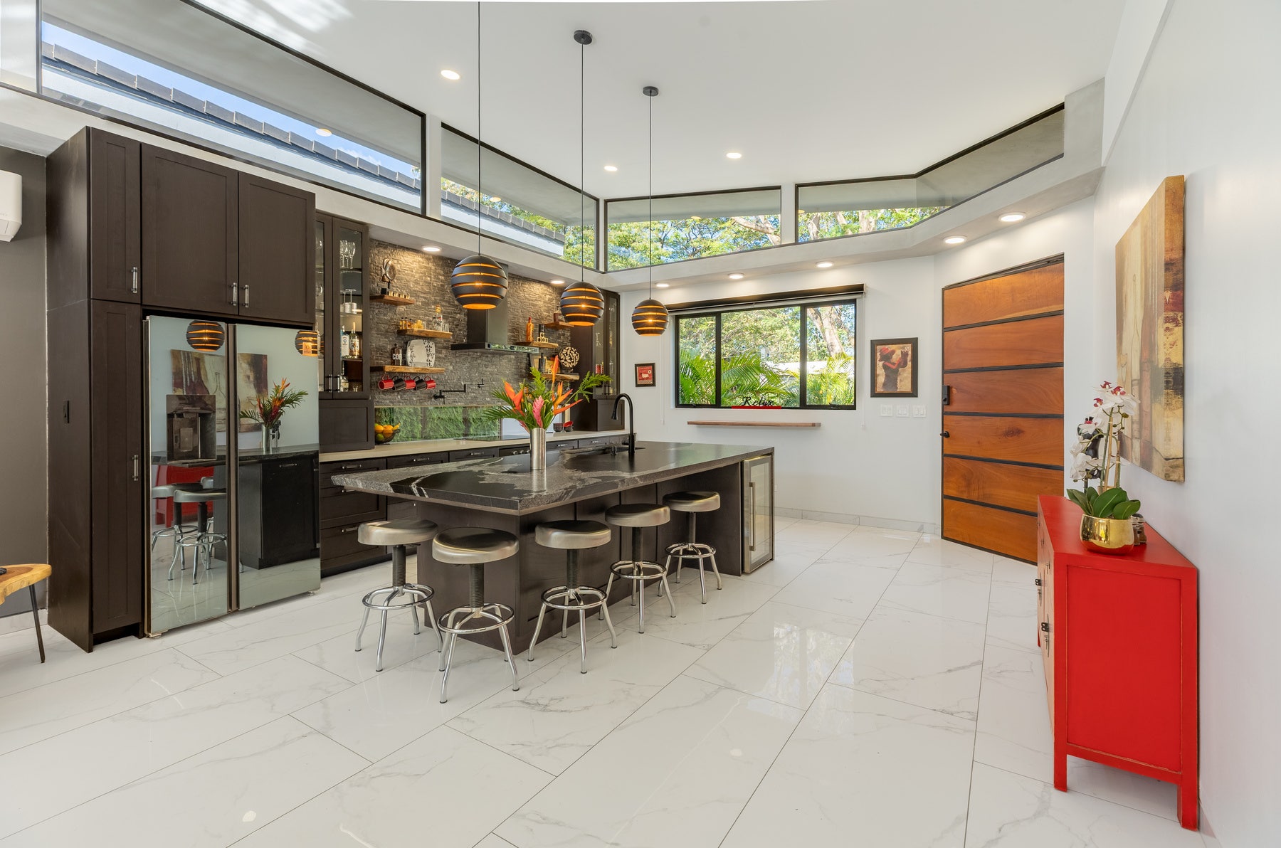 Brand New Luxury Modern Tropical Home — photo 5 of 19