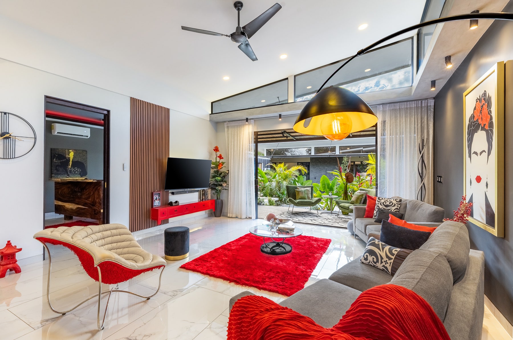 Brand New Luxury Modern Tropical Home — photo 12 of 19