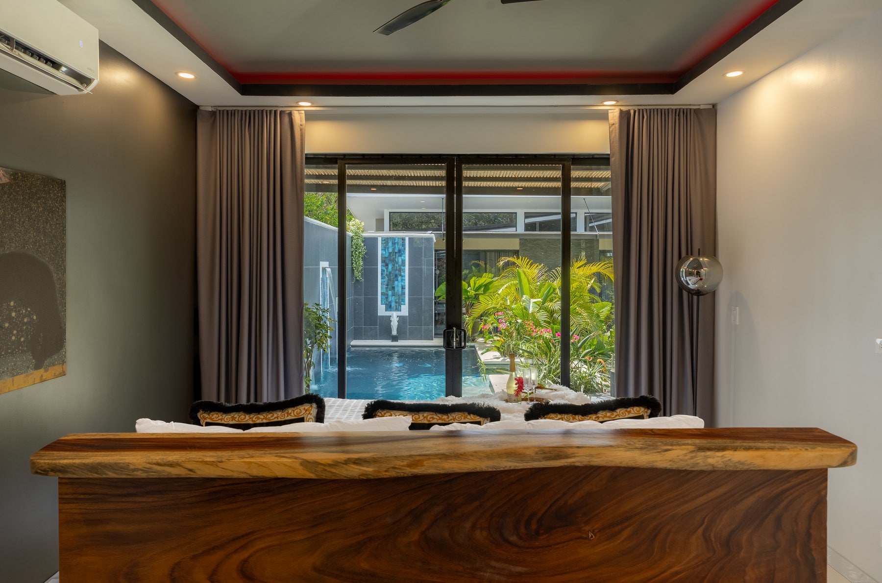 Brand New Luxury Modern Tropical Home — photo 17 of 19