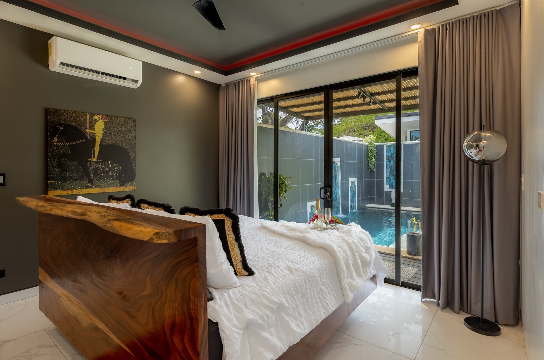 Brand New Luxury Modern Tropical Home — photo 18 of 19