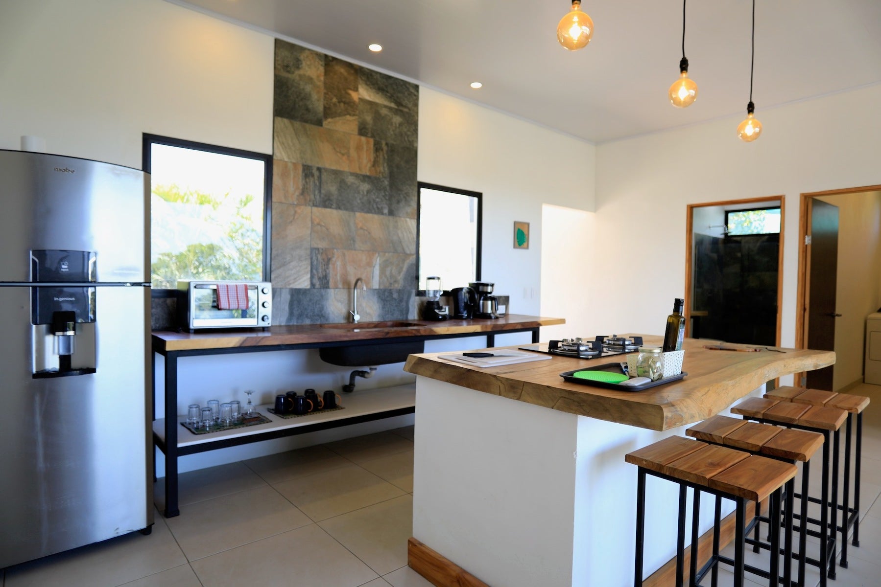 Beautiful Valley View House — photo 5 of 17