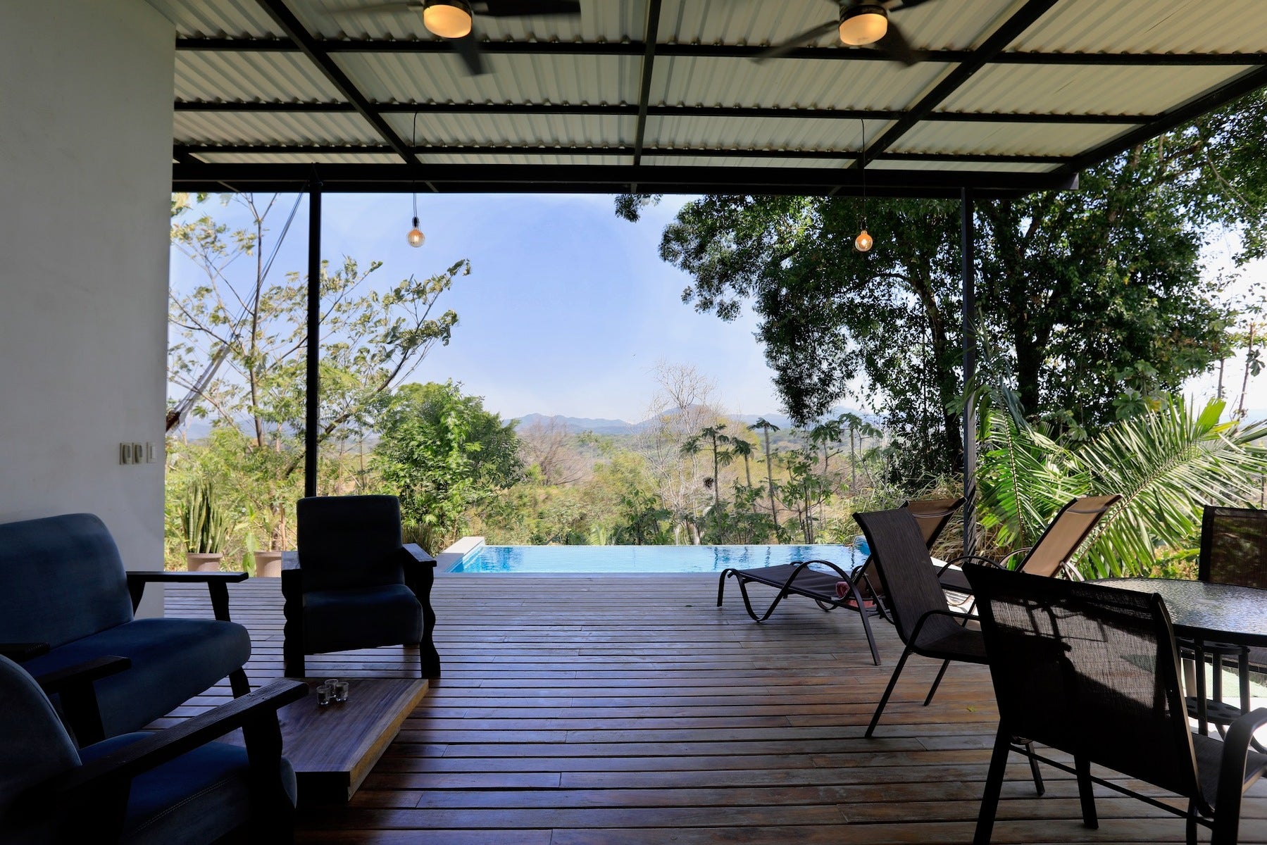 Beautiful Valley View House — photo 8 of 17