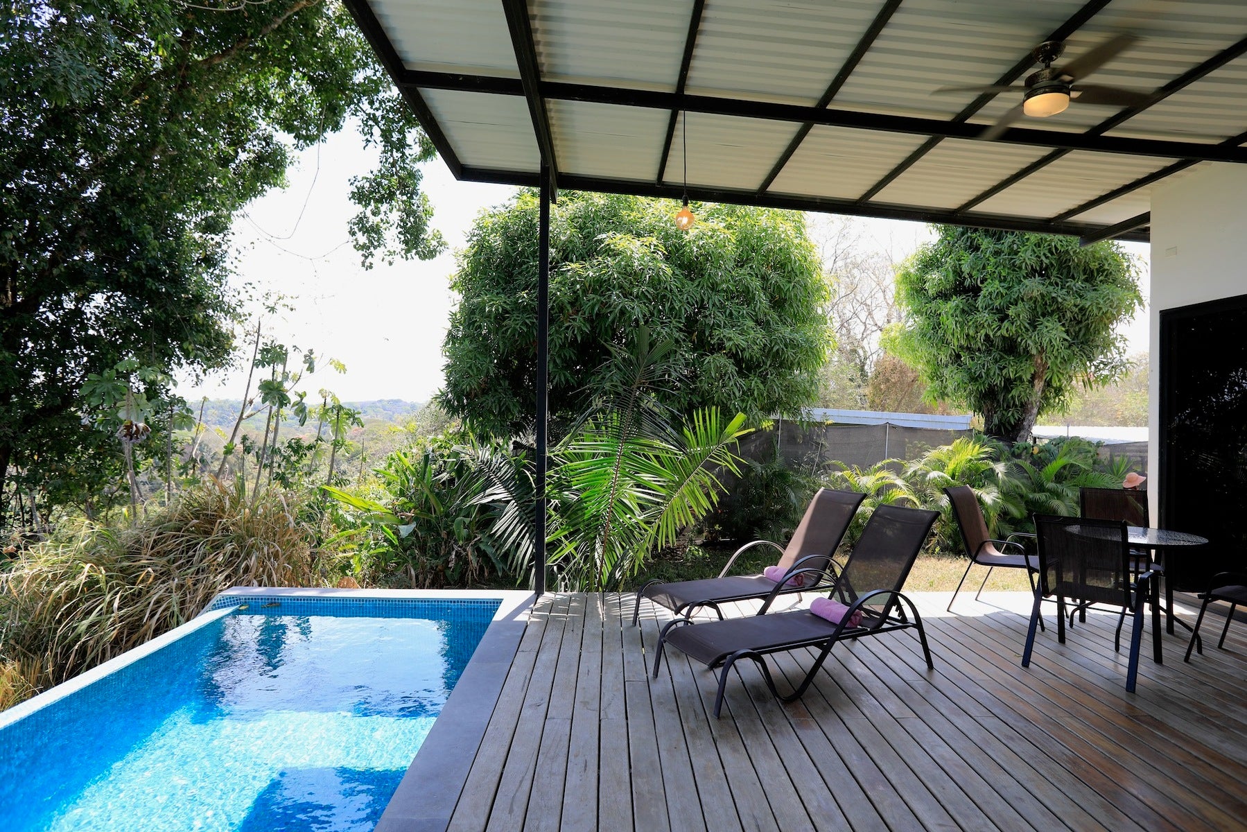 Beautiful Valley View House — photo 10 of 17