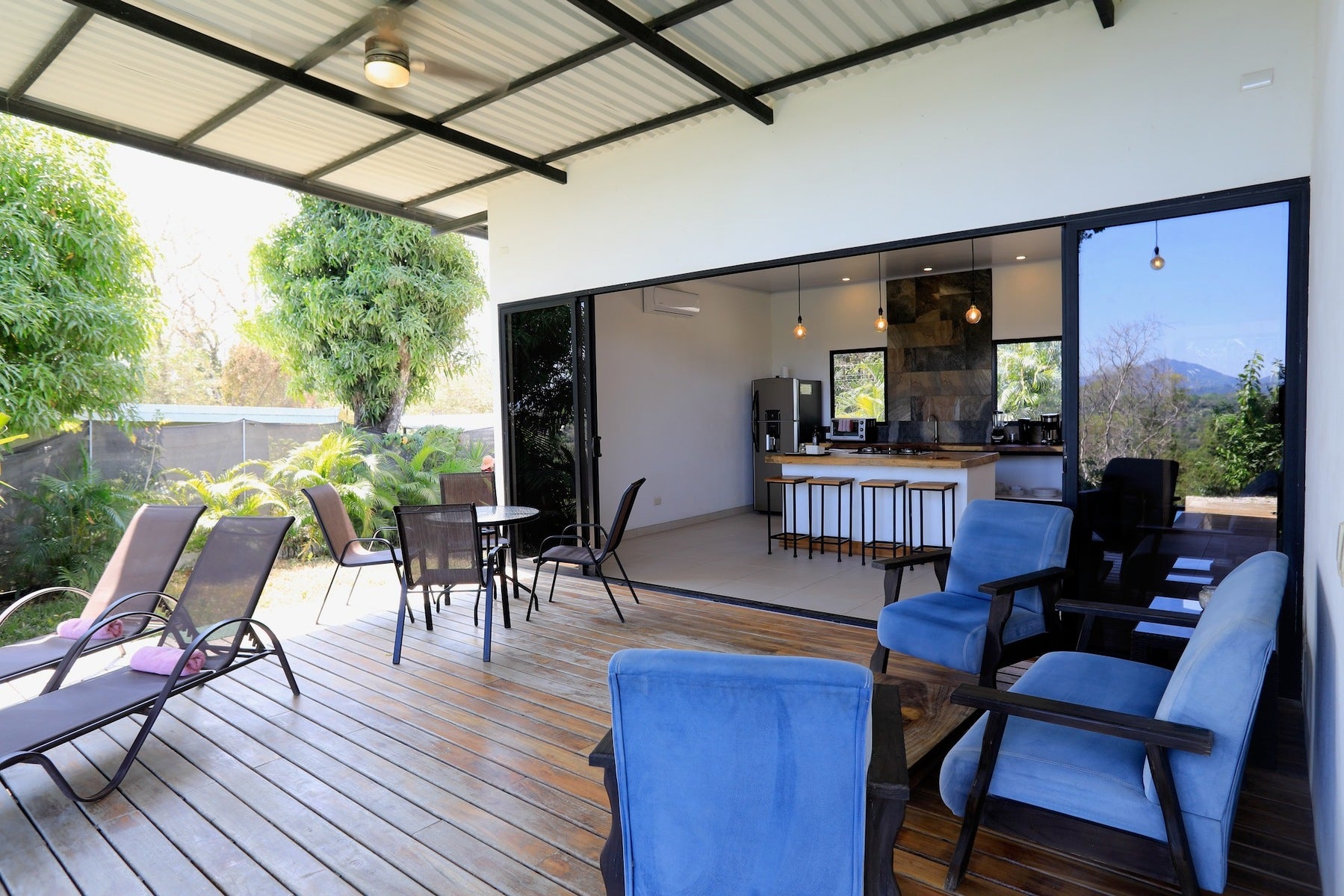 Beautiful Valley View House — photo 11 of 17
