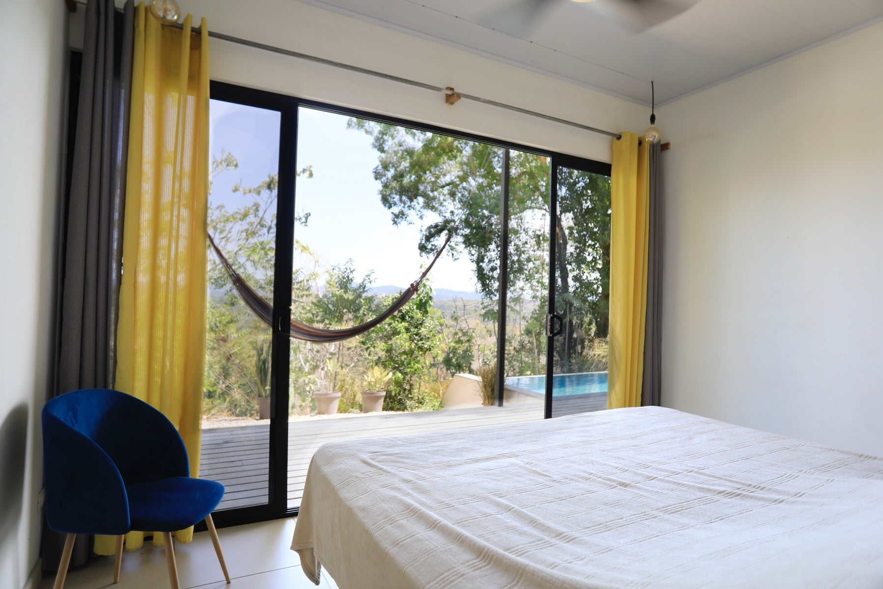 Beautiful Valley View House — photo 12 of 17