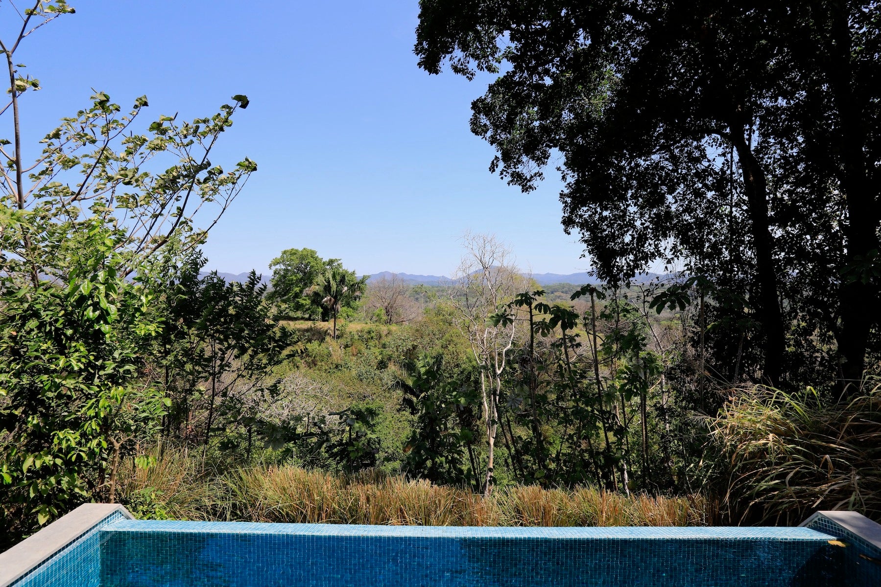 Beautiful Valley View House — photo 16 of 17