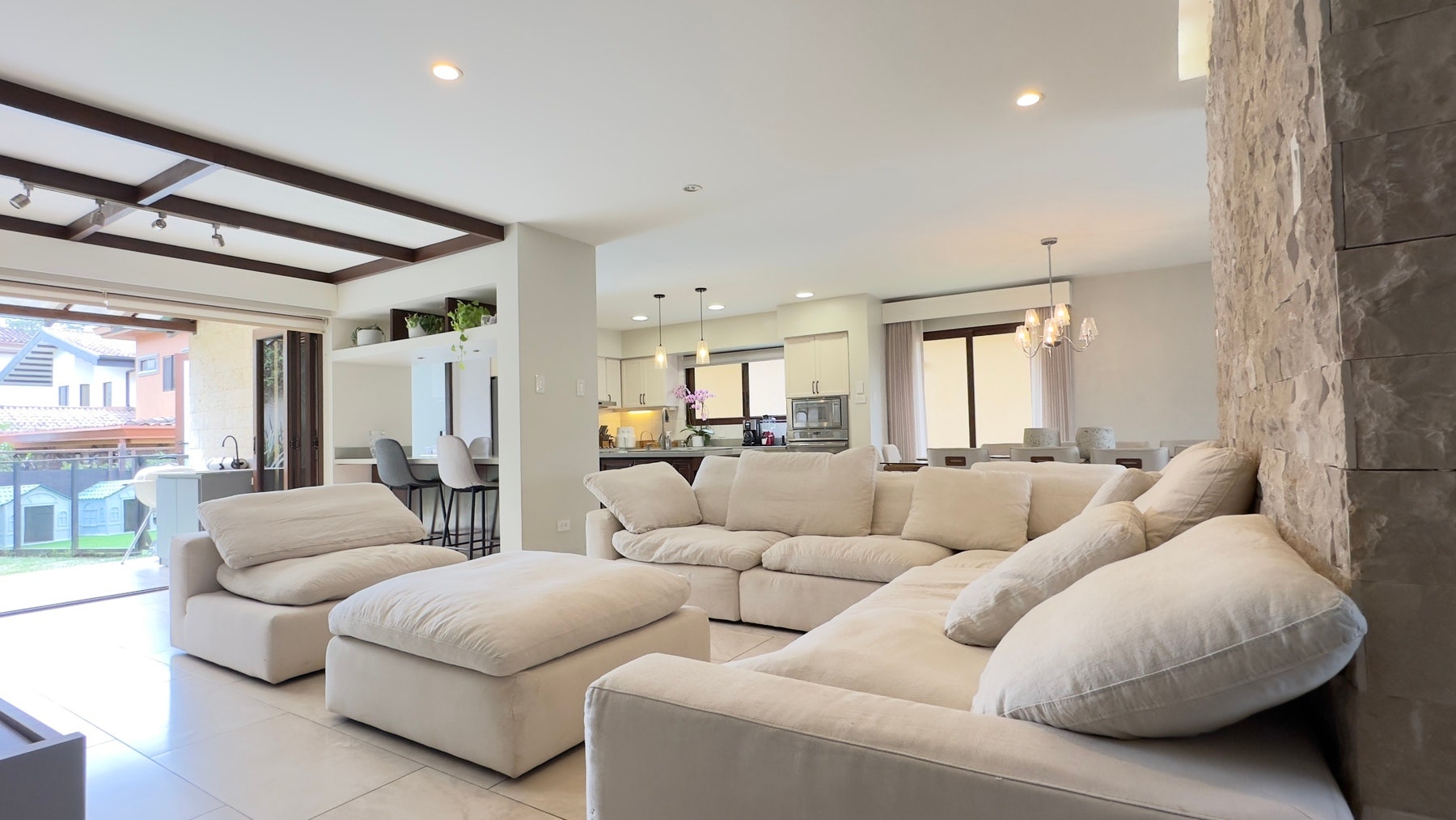 Colinas de Montealegre, Condominio Roble Sabana, Exclusive Community — photo 6 of 19