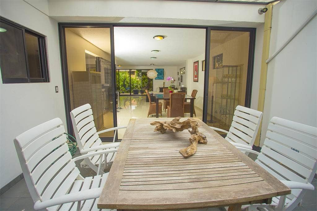 Exclusive condo in the heart of Escazu Spacious multifamily condo — photo 4 of 16