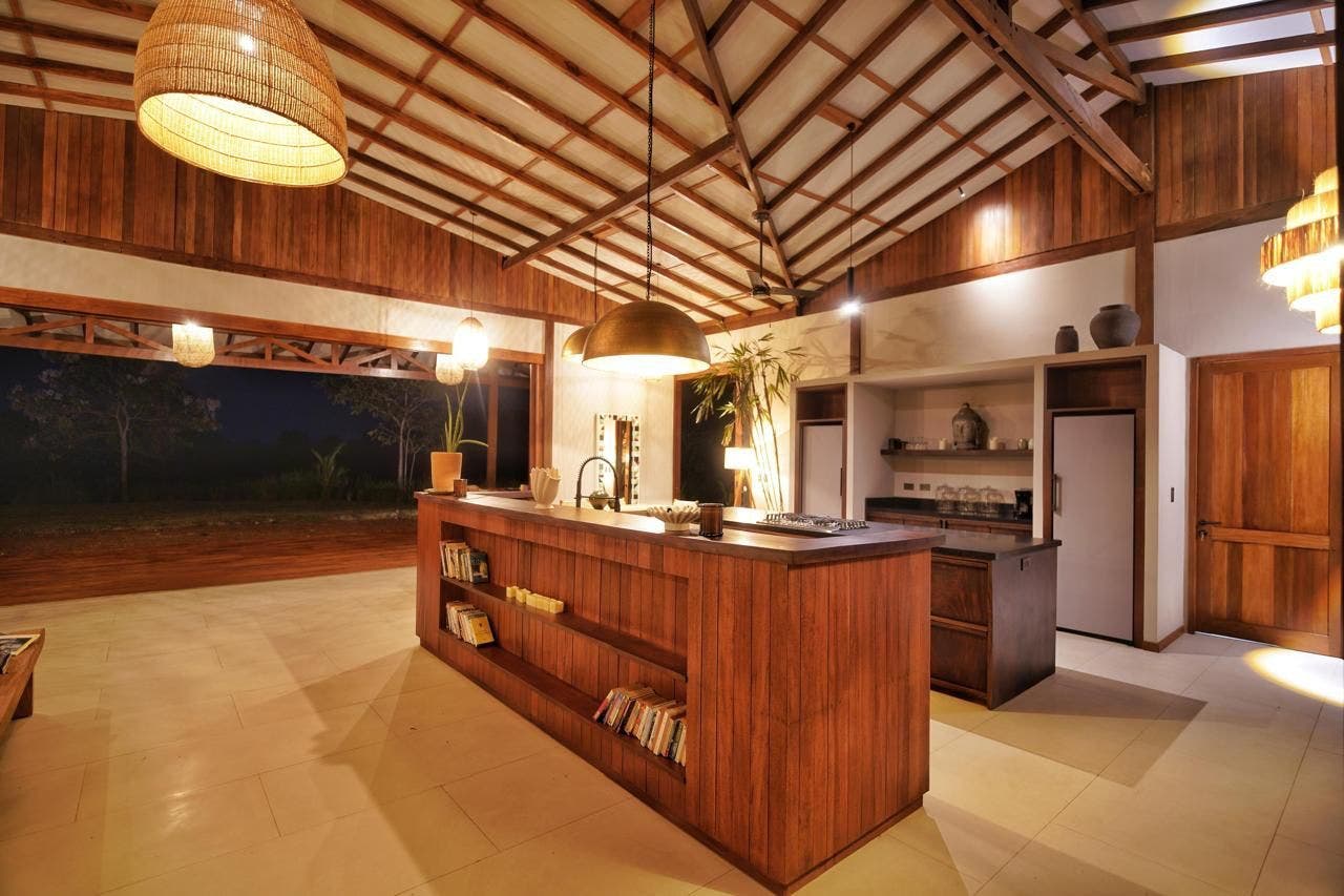 Luxurious Private Estate With a Large Expanse of Green Area — photo 5 of 19